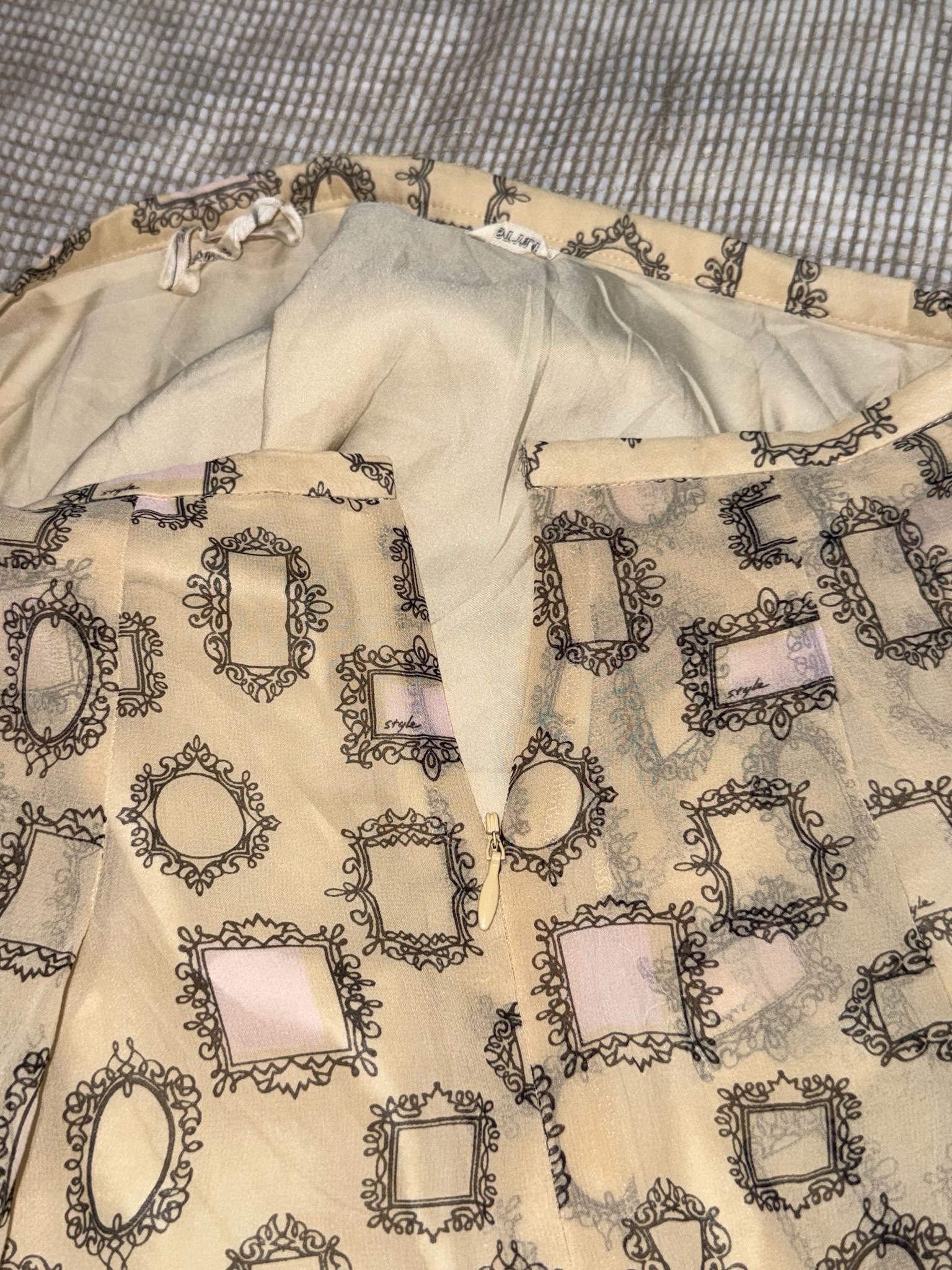 Vintage Cream Midi Skirt with Whimsical Retro Picture Frame Print