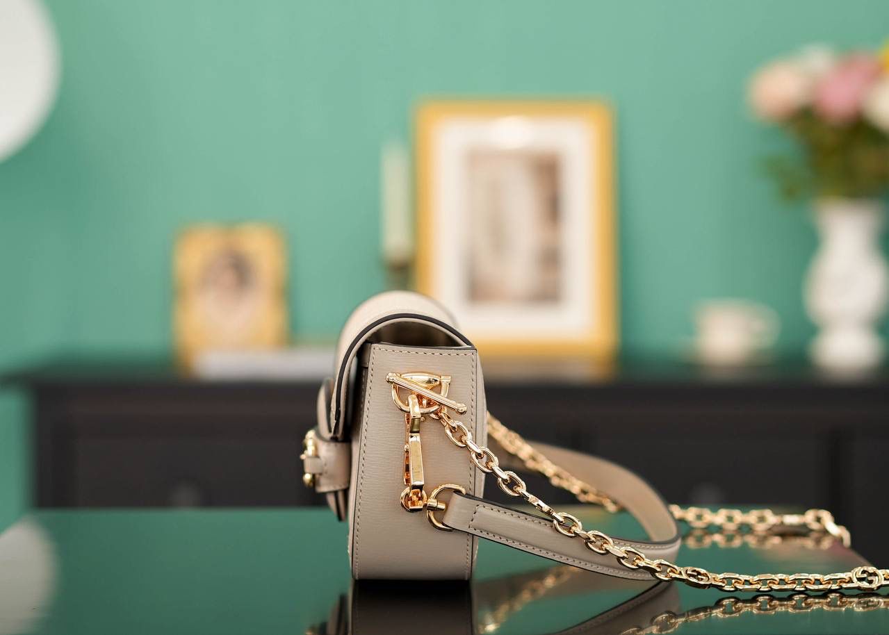 Gucci Horsebit 1955 Shoulder Bag in Beige and White