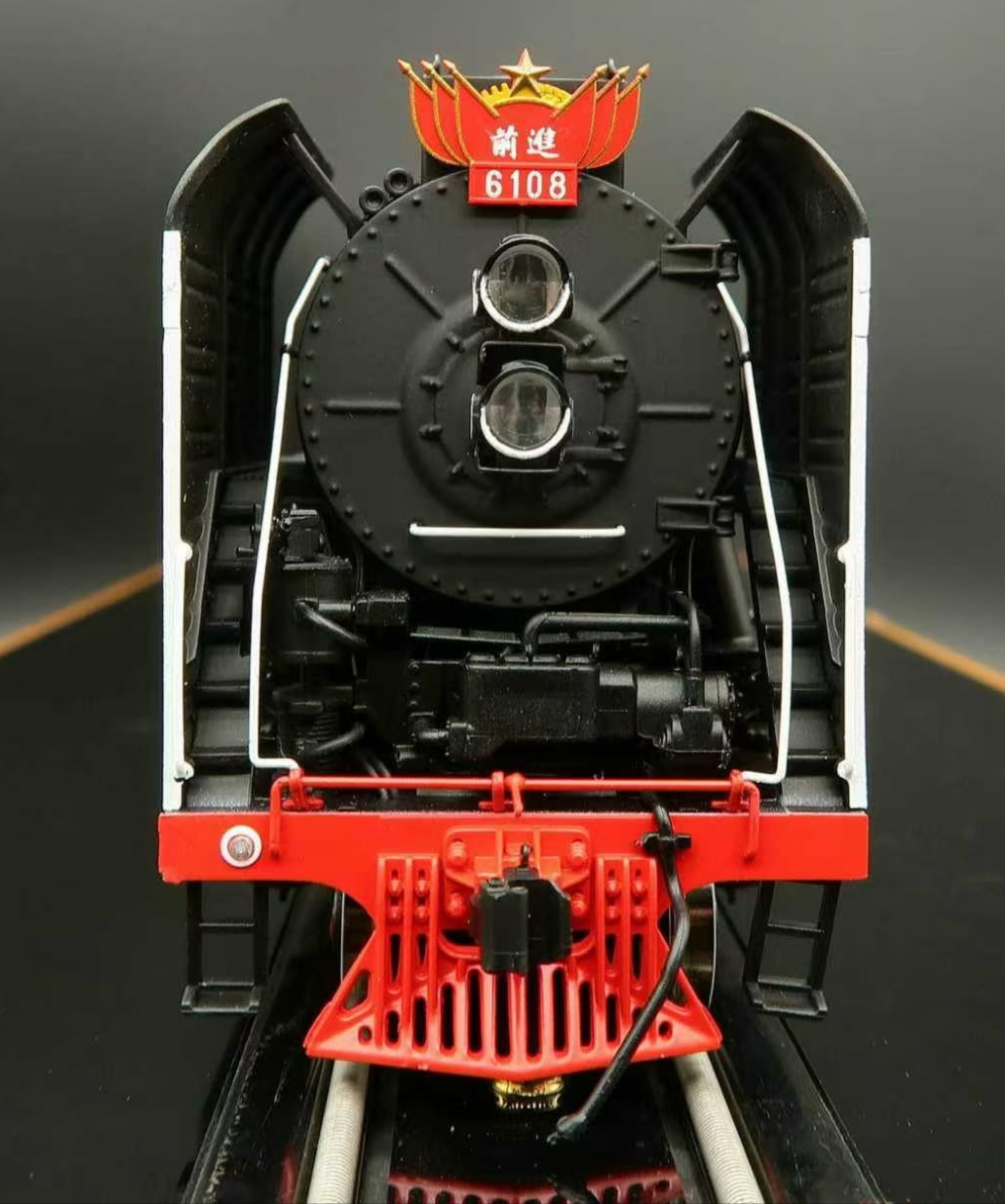  Chinese prototype dynamic smoking steam locomotive - QJ