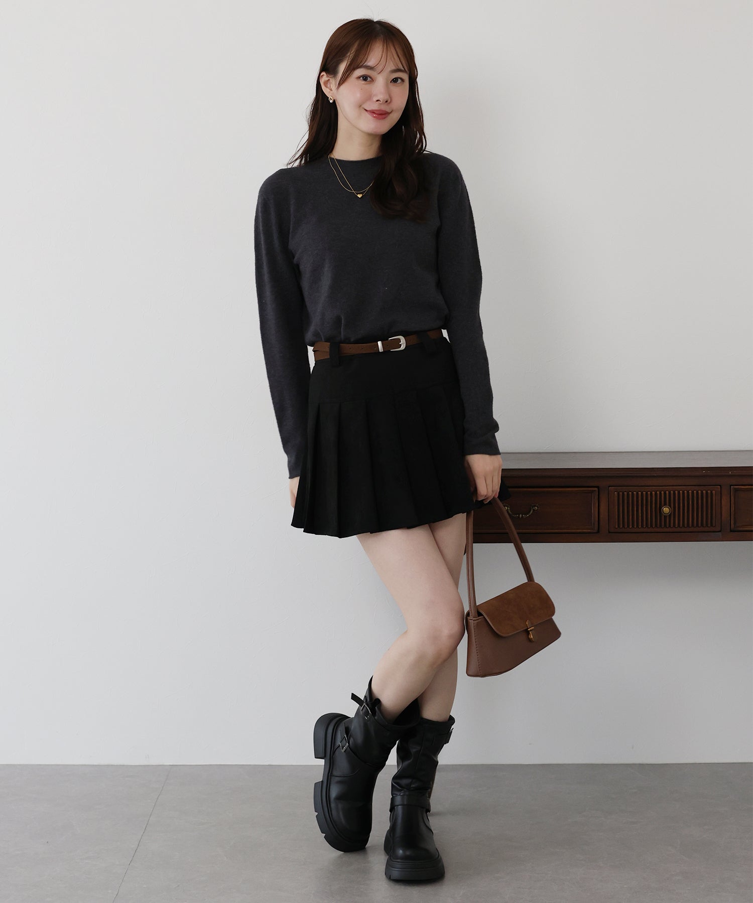 <限量現貨><JP> 麂皮質感褶皺短裙褲 (附 belt) * 2色入 