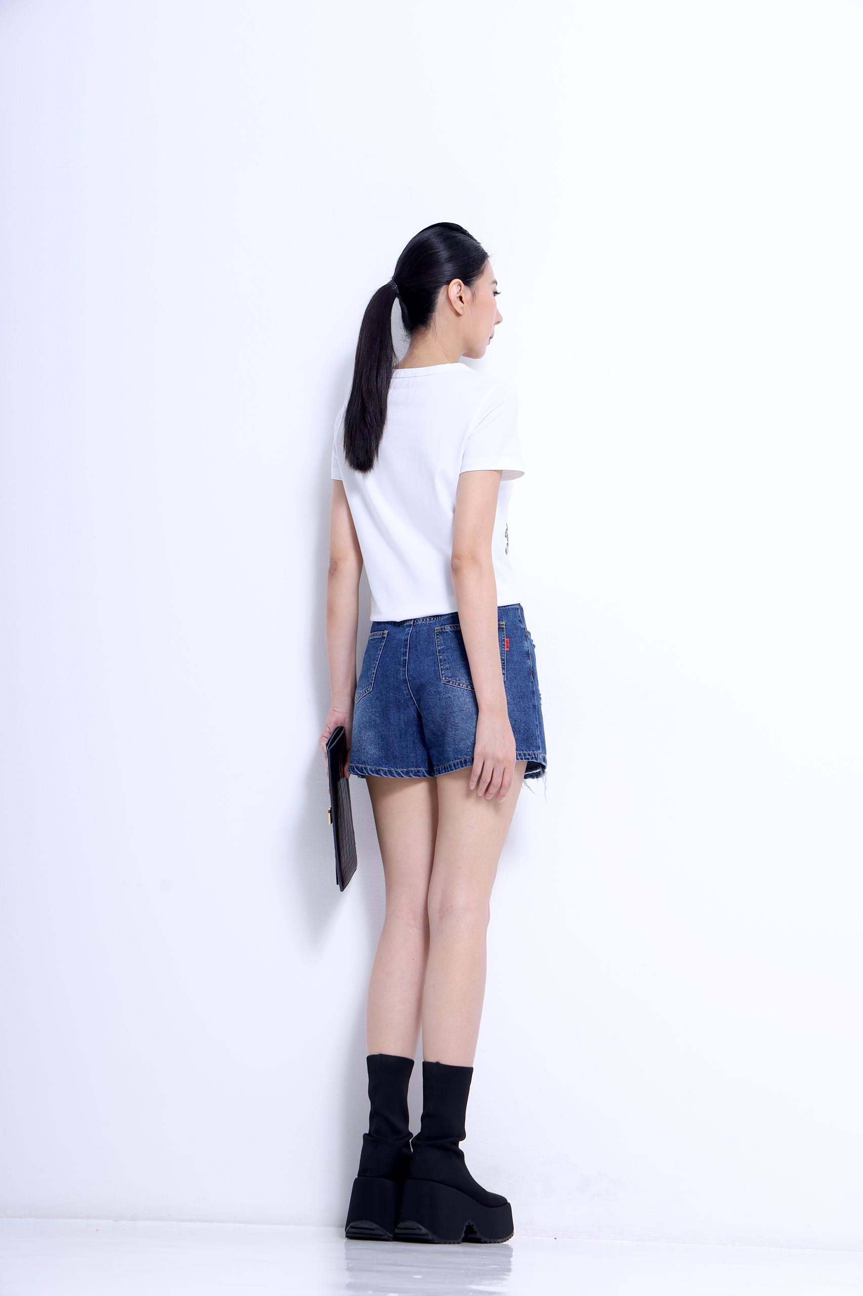 CP1673 SELF-DRAFTED HALF ELASTIC SHORT JEAN
