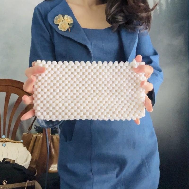 **1960s Likely Made in Hong Kong Envelop Beaded Clutch with Zipper (MT2515)
