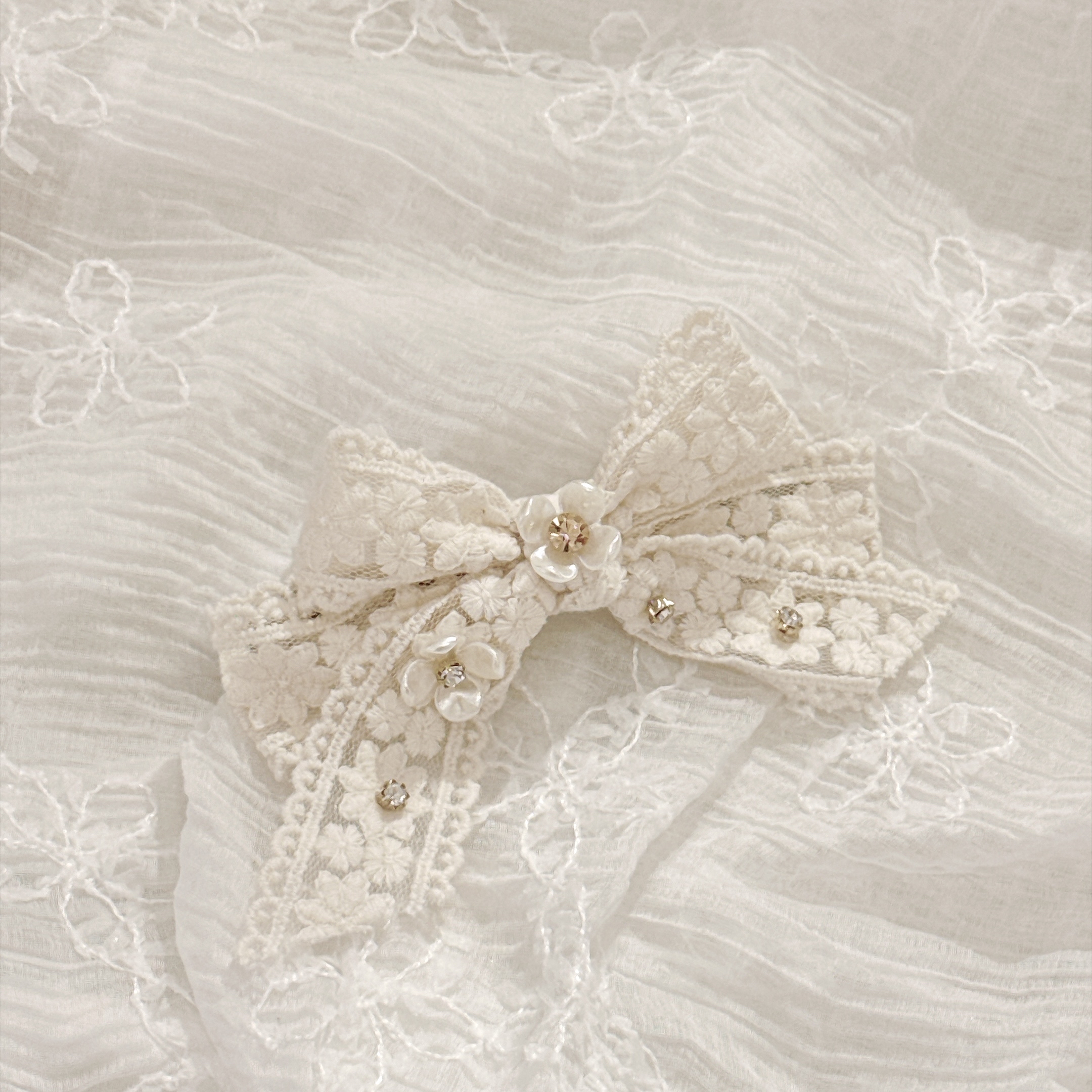 #HANNA-made# The Lace Petal Bow Crystal Clip *handmade
