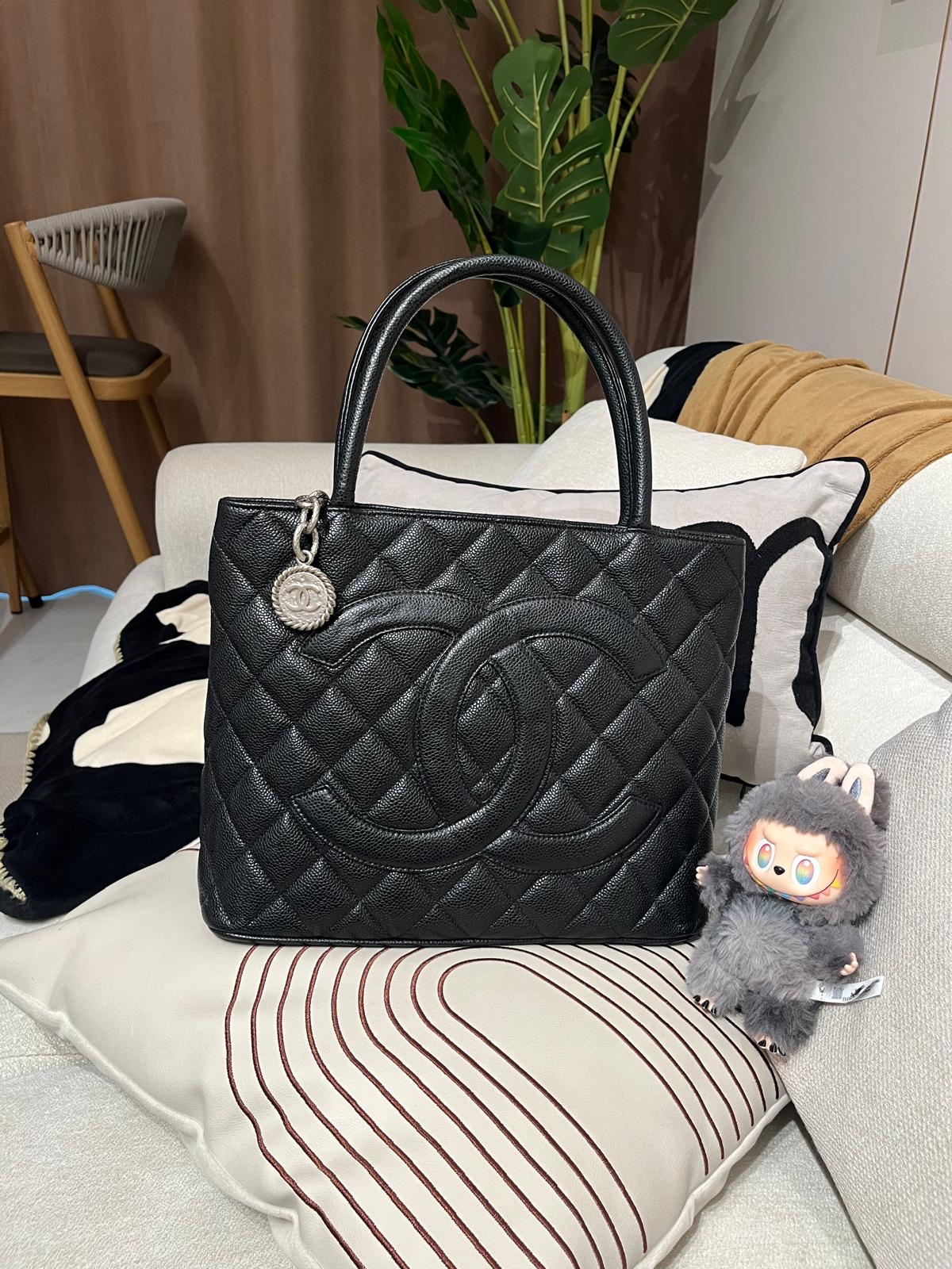 Chanel 黑色魚子醬牛皮希爾頓包，Vintage 絕版 100%Authentic ,95%new✅14Card ✅Dust bag
