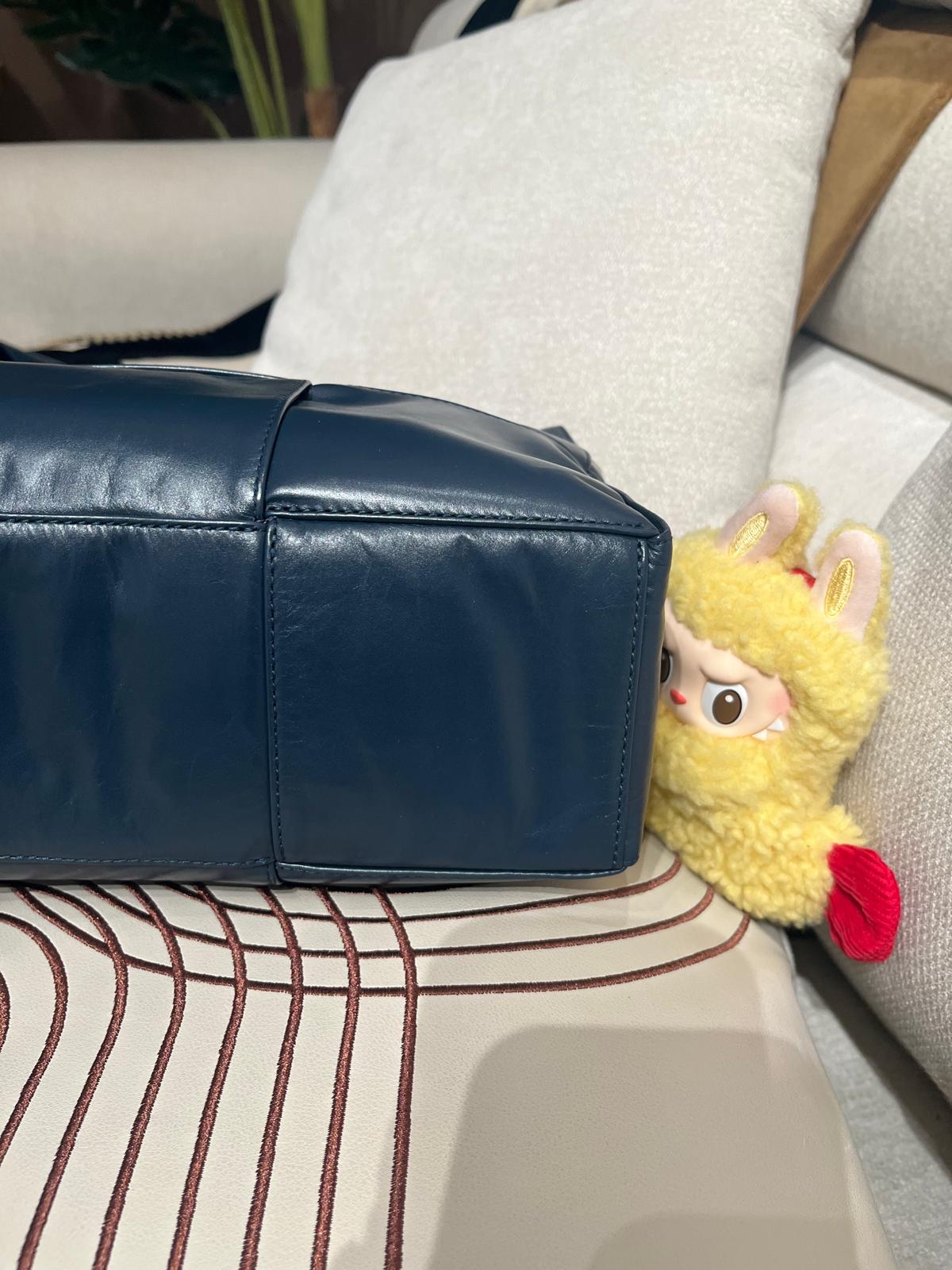 BOTTEGA VENETA BV CASSETTE SHOULDER BAG  100%Authentic,98%new ✅dust bag W29cm x W10cm x H18cm