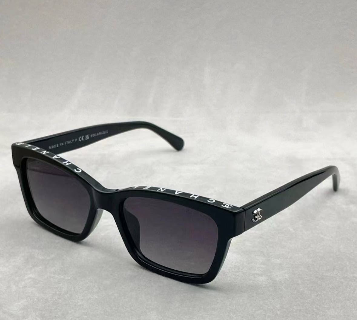 現貨✨🫶🏻Chanel 拼接字母太陽眼鏡 black color