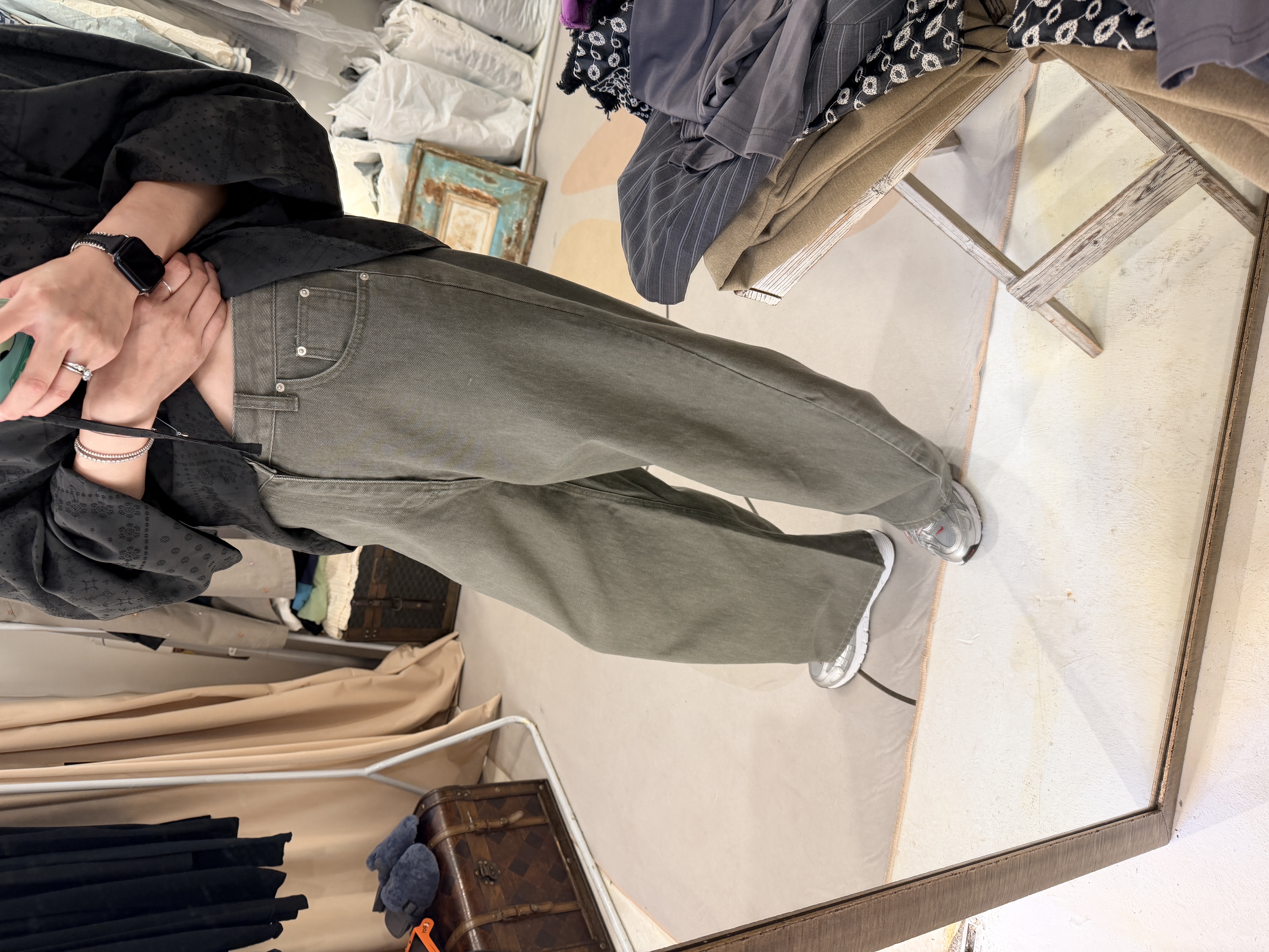Loose pants