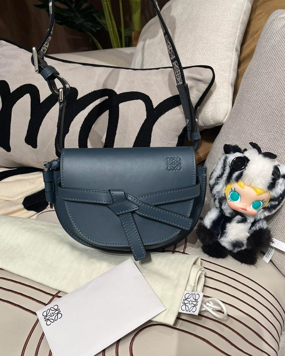 Loewe mini gate calfskin  100%Authentic,99%new  ✅香港專門店收據✅dust bag