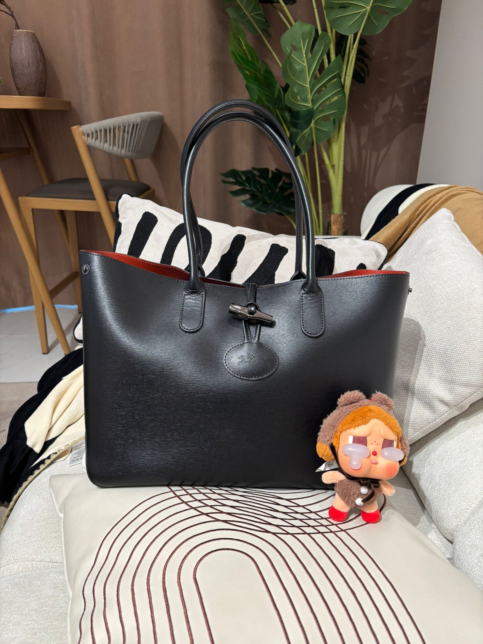 Longchamp tote bag black calfskin 26cm 100%Authentic ,95%new