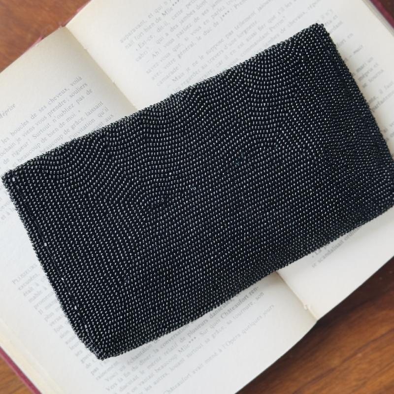 C.a. 1950s Vintage Artel MFG. Co Montreal Made in Japan Black Bead Evening Envelop Clutch (MT2055)