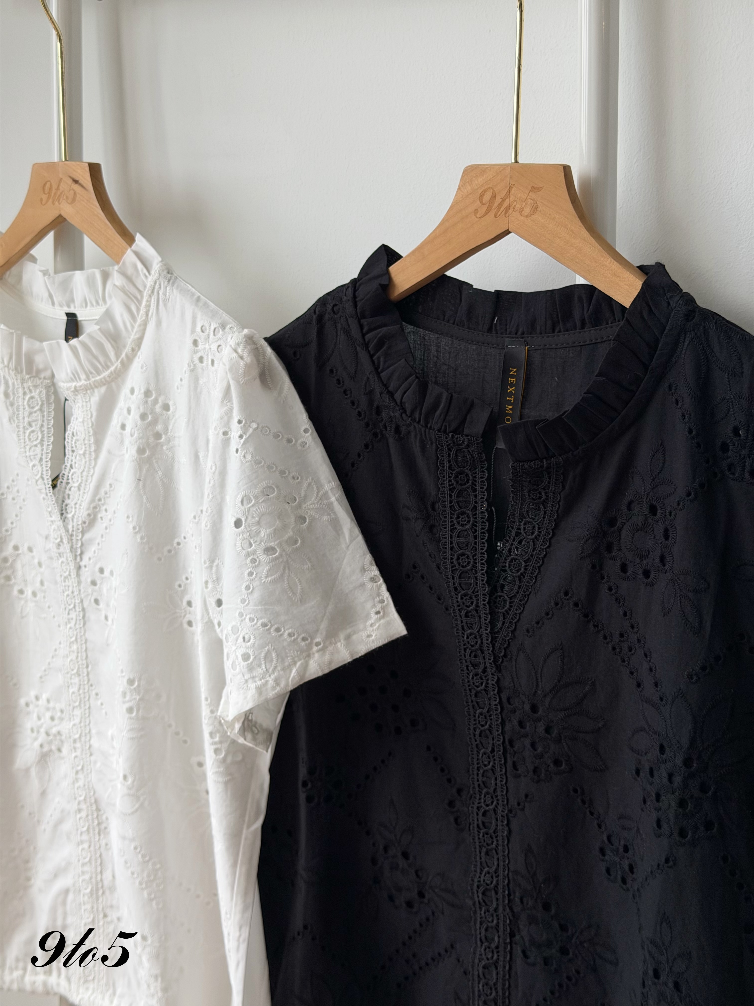T4470 Ruffle Collar Lace Floral Blouse - Black & White