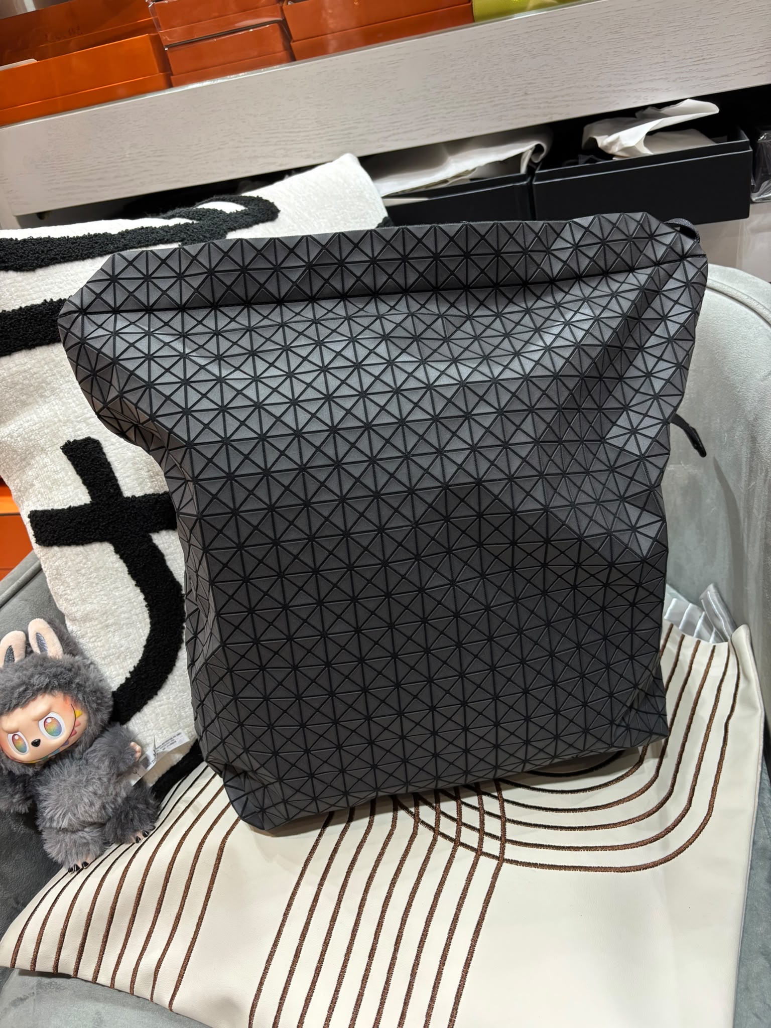 Issey Miyake Bao Bao Curo Curve Shoulder Bag 霧黑 100%Authentic, 99%New ✅ certificate ✅Dust bag