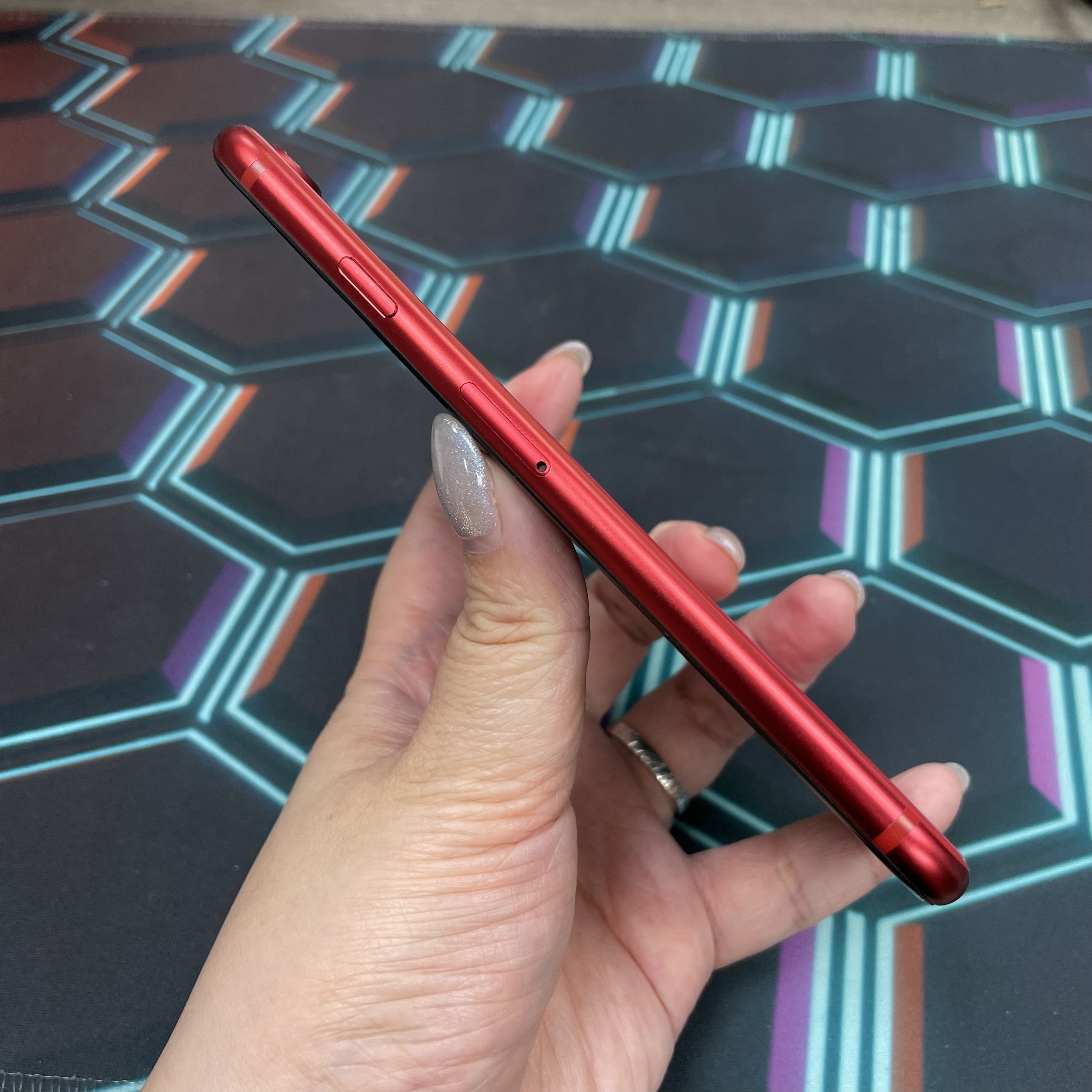 *7028 SE 2 完美機 128GB 電81 紅色 red