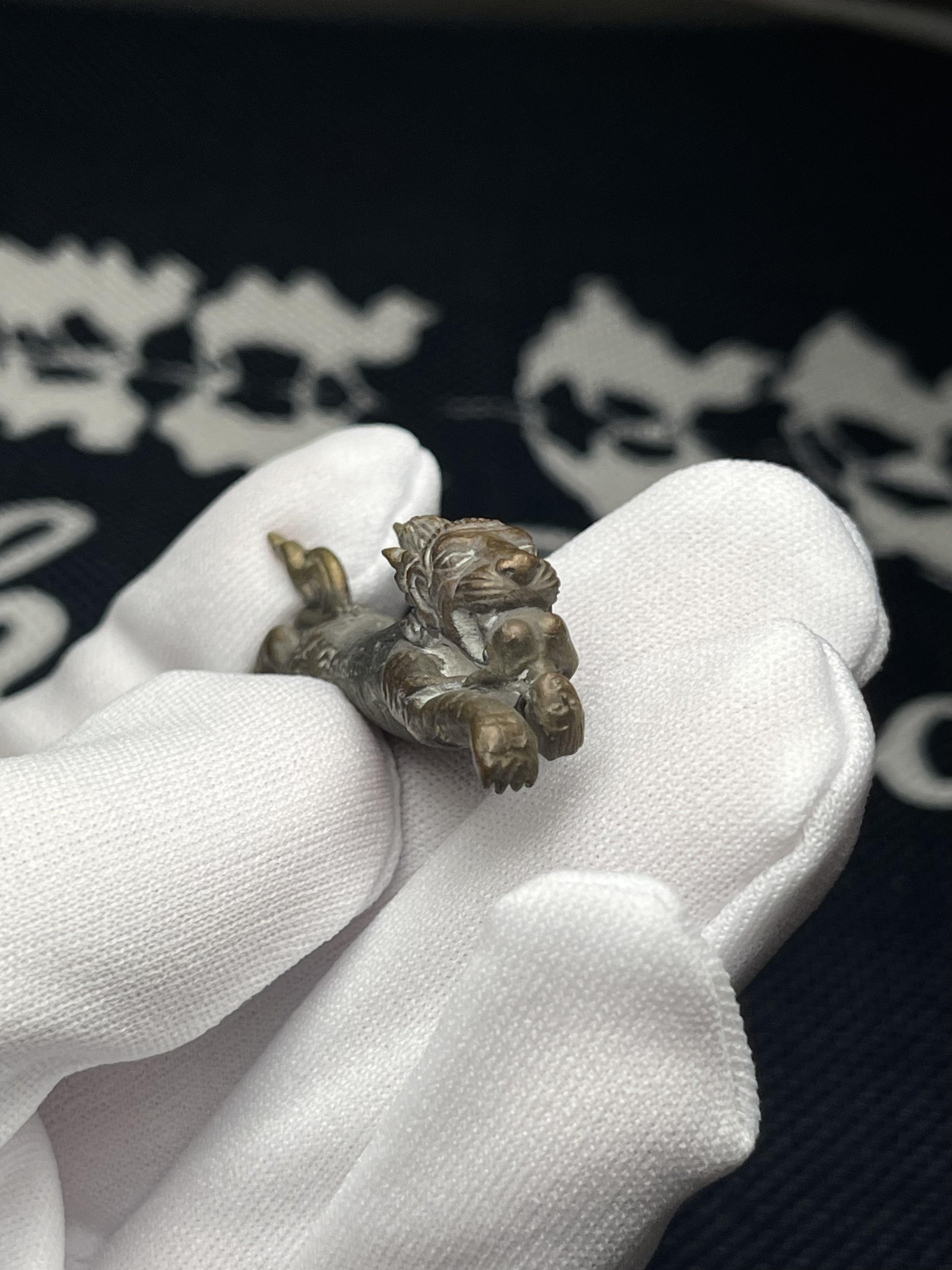 古巴旁蝕  佛曆2559  第三期  捨贏｜純聖料金屬版本｜僅製125尊｜附原裝廟盒｜光學級高透防水殼