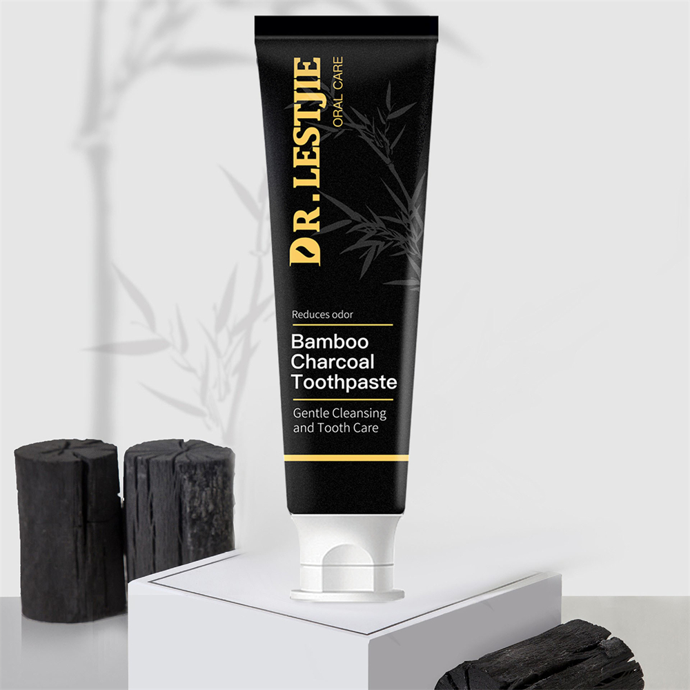 竹炭牙膏 清新口氣 美白去黃 清潔牙齒 去口臭 咖啡漬 煙漬 牙垢 120g ［平行進口］ HK2748