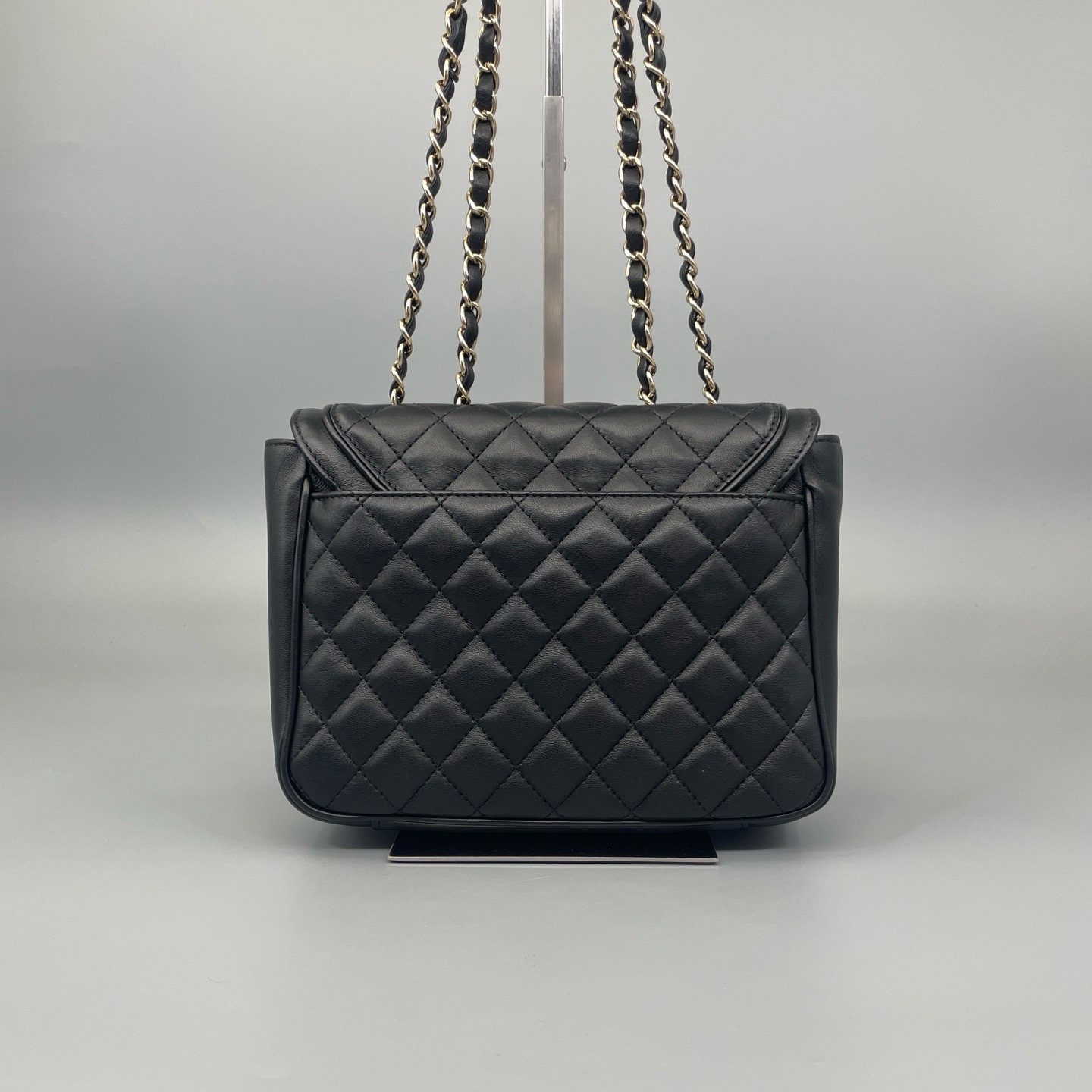 【預訂貨品】Chanel黑金菱格紋豆腐包