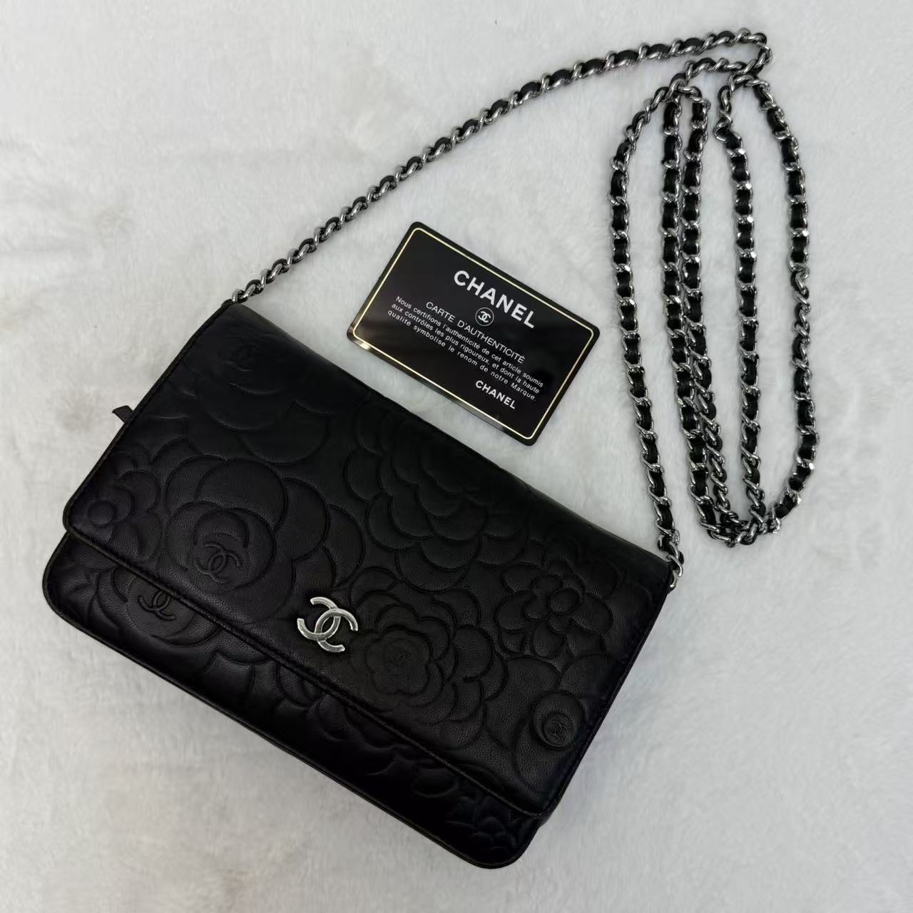 Chanel香奈兒Woc發財包 黑銀 山茶花壓紋 緞面山羊皮 經典熱門爆款鏈條斜挎單肩包 16開帶黑卡
