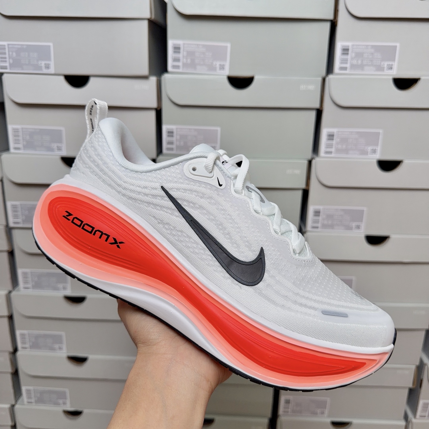 Nike Vomero Plus HV8150-100