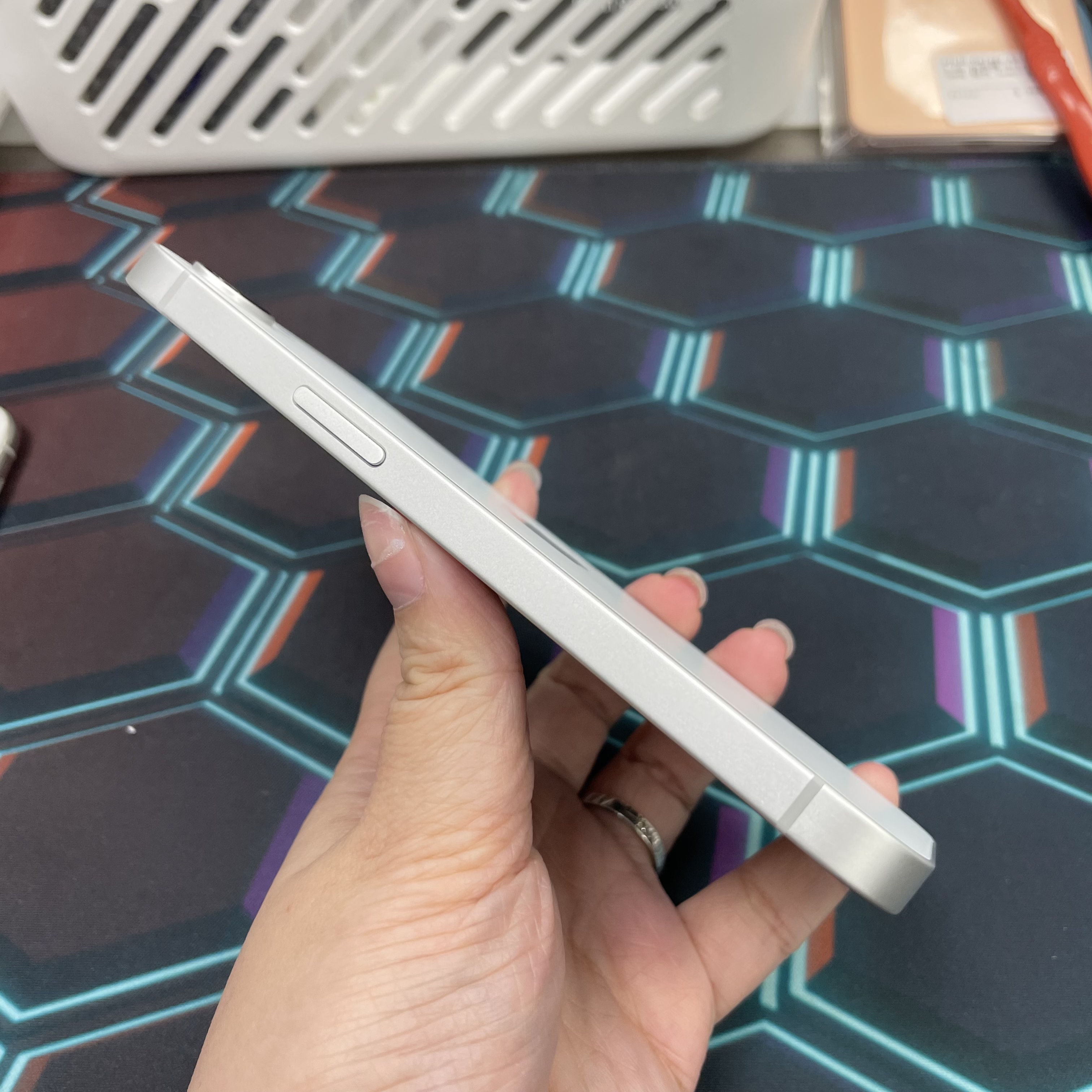 *7696 16e 完美機 128GB 電92 白色 white