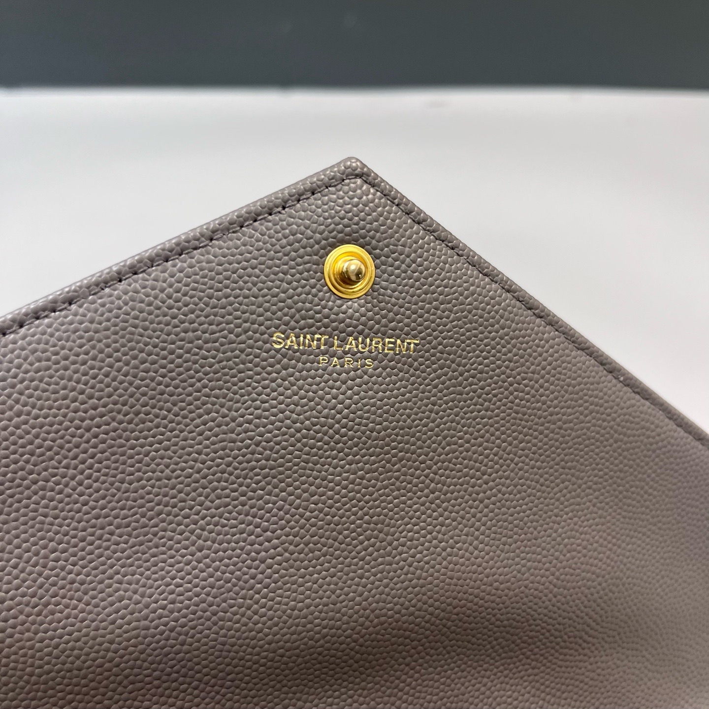 【預訂貨品】YSL大象灰魚子醬皮信封包