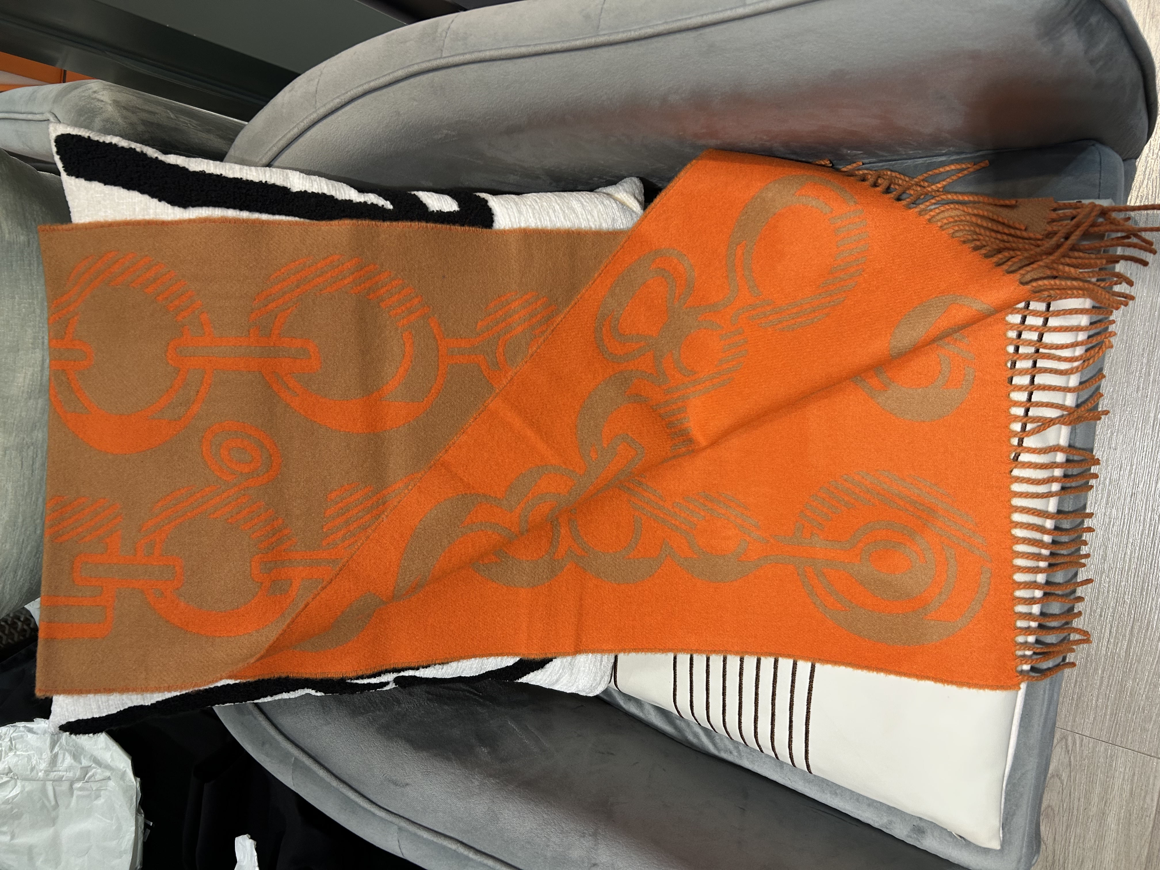 全新Hermes Casaque Do Re Boucles Muffler Scarf 100%Authentic, 全新未使用品 ☑️Box