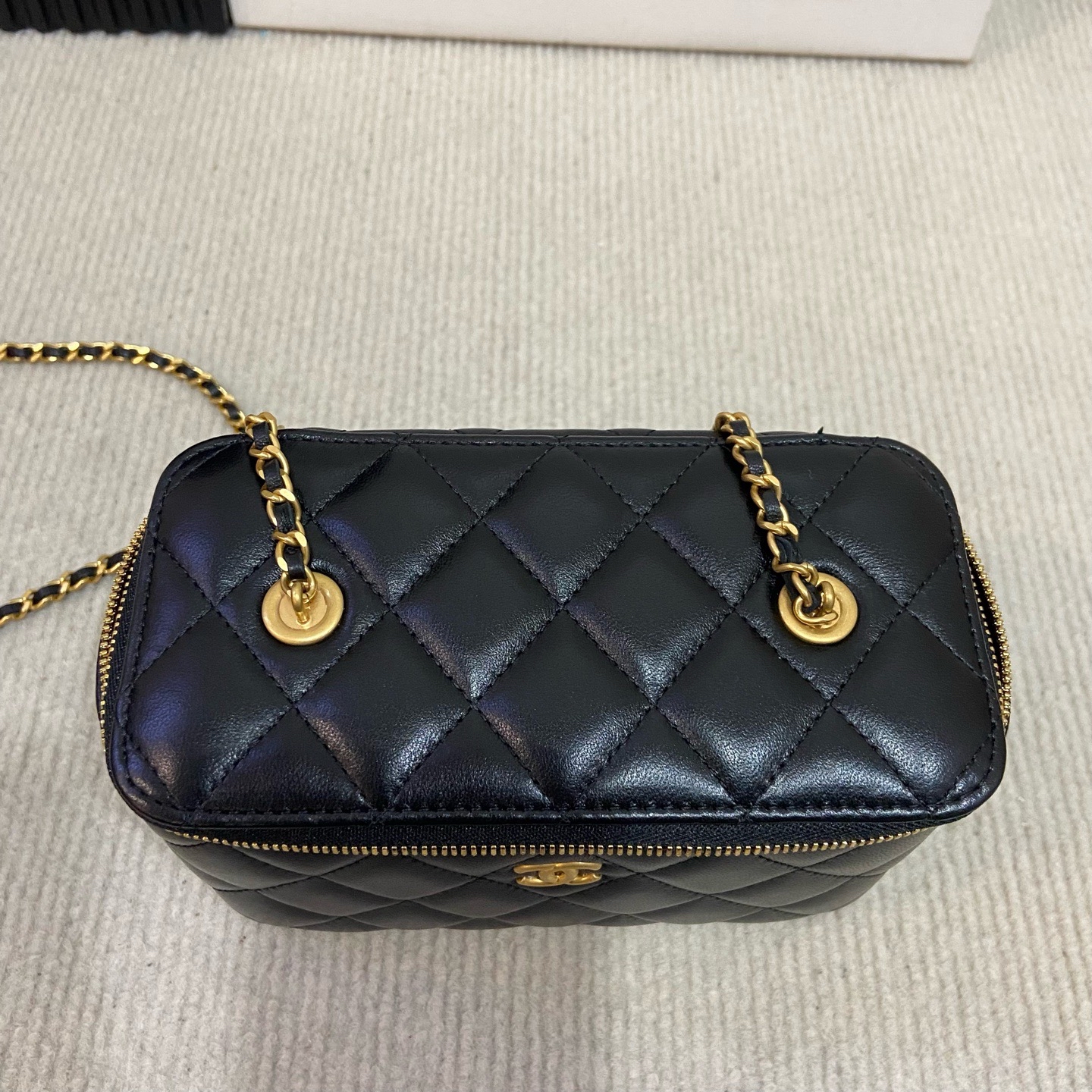 【預訂貨品】Chanel 黑金羊化妝包
