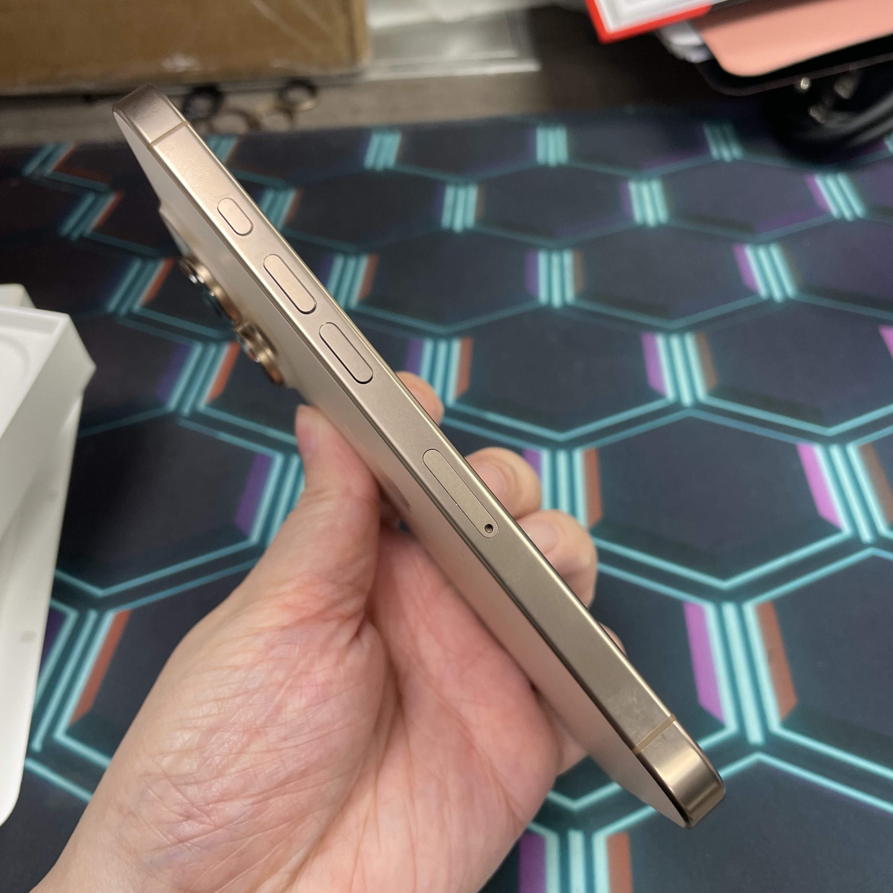 *8349 16 Pro 完美機 256GB 電90 沙色 gold