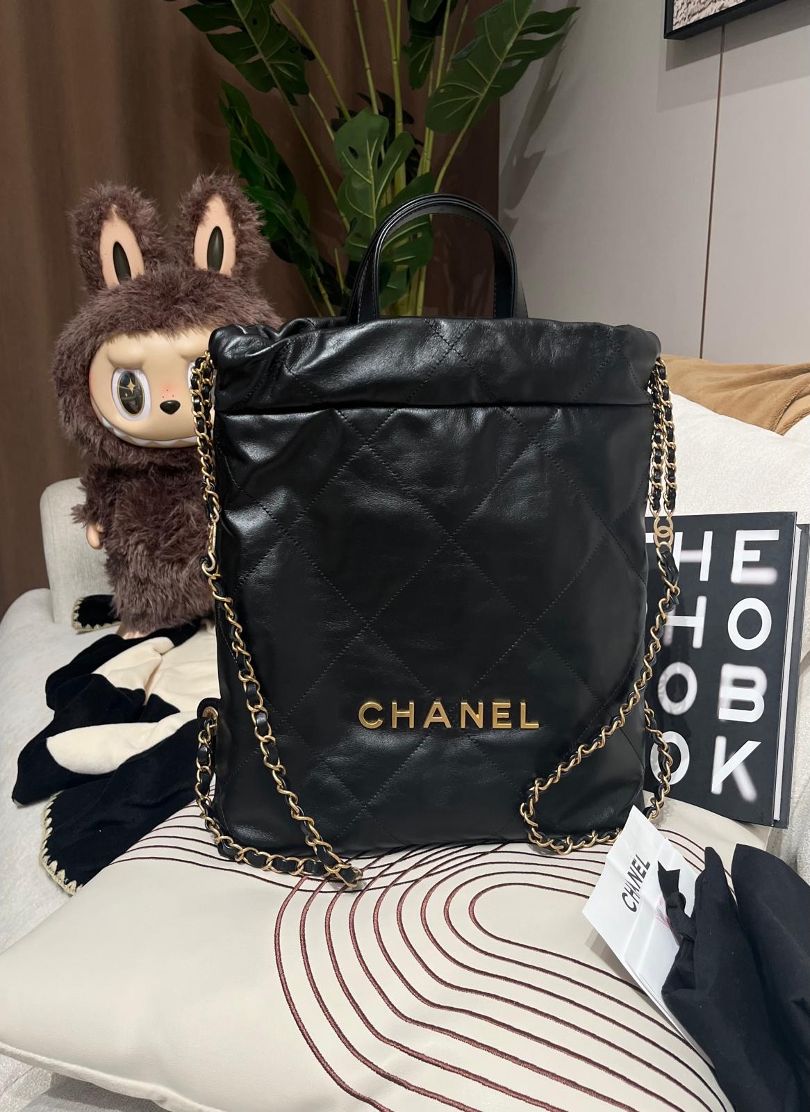Chanel 22 backpack small 黑色牛皮金鏈, 100%Authentic, 98%new ✅專門店收據✅晶片✅Dust bag