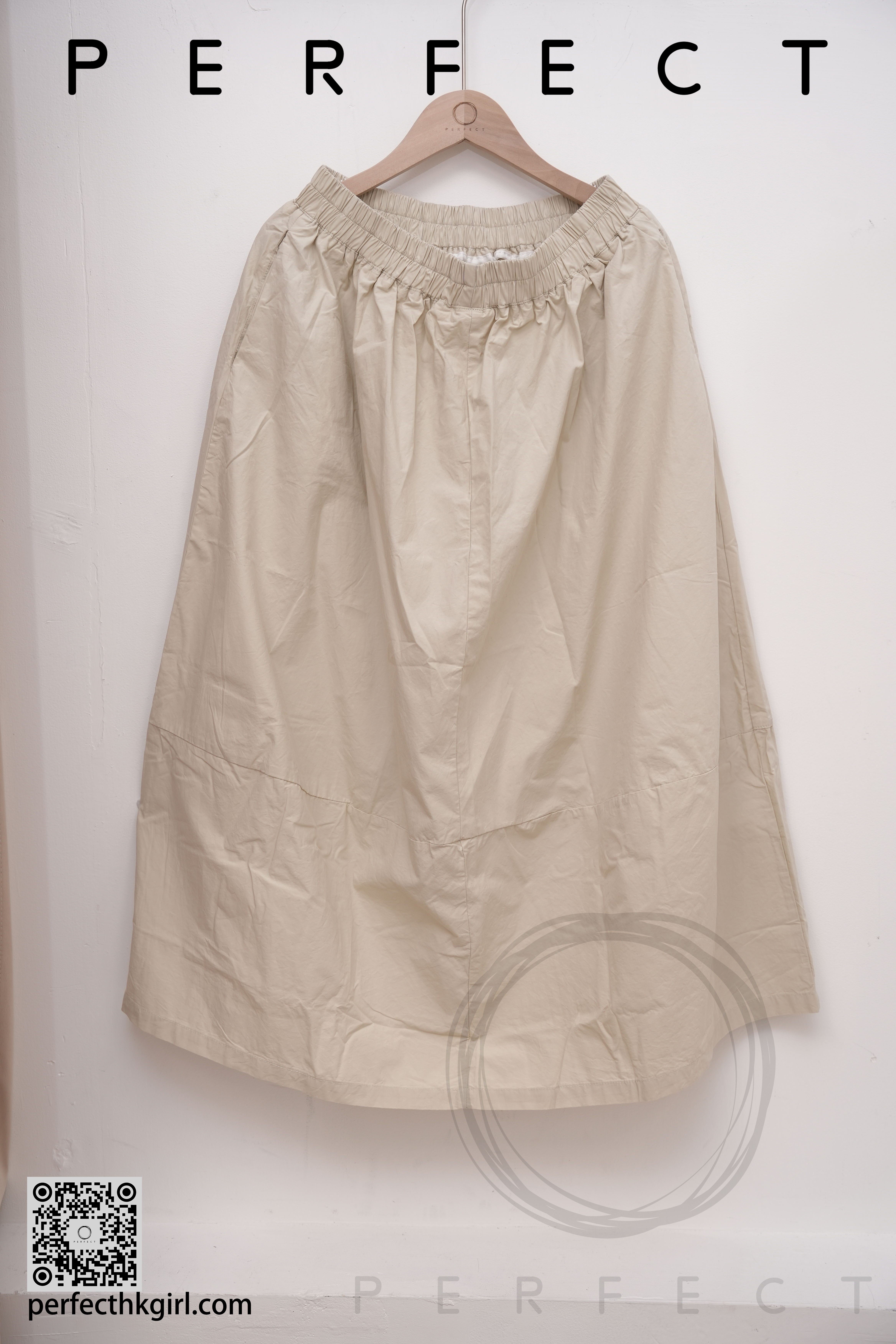 S0042_鈕扣款A字半身裙（百搭米白色）