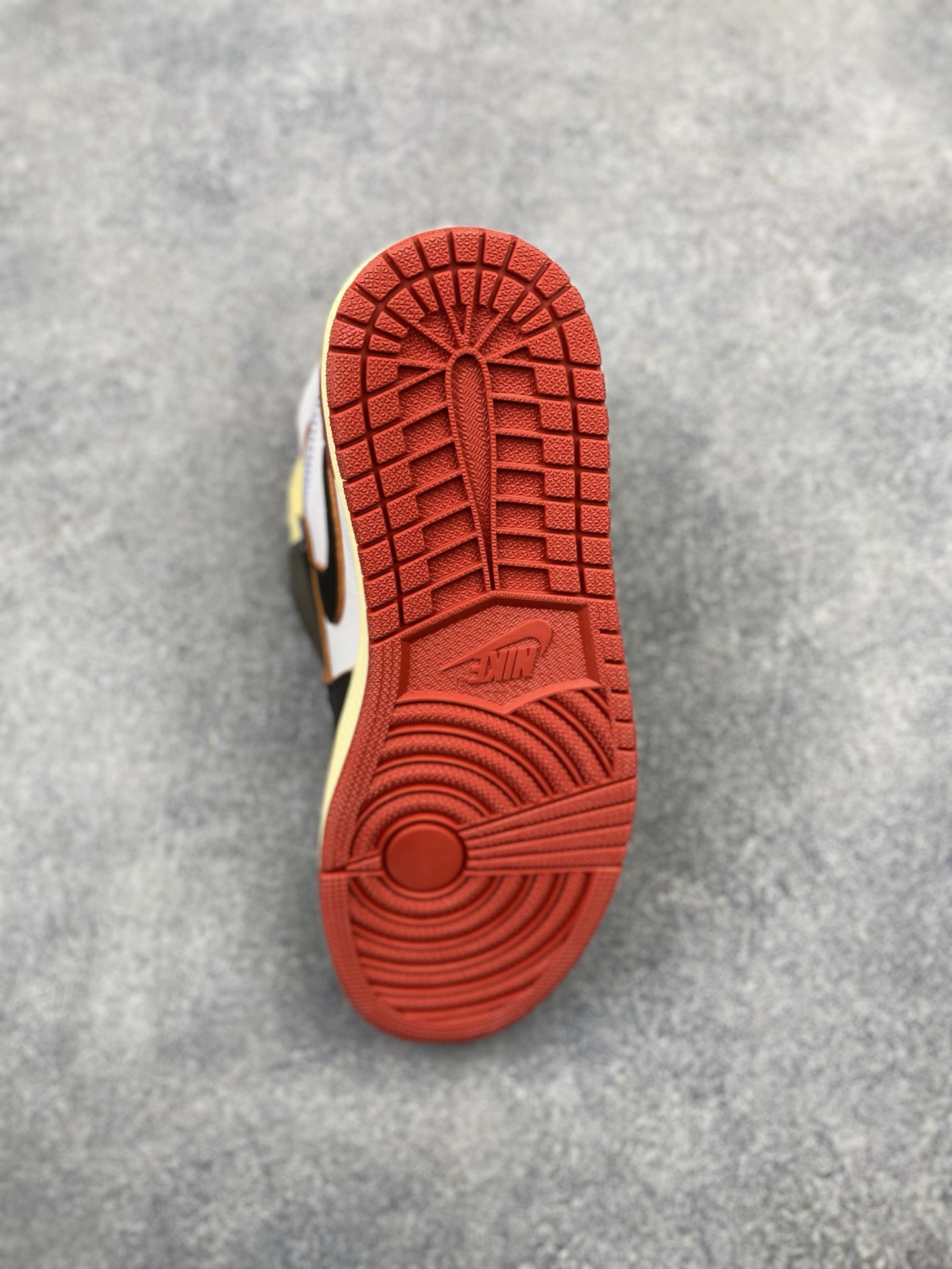 Nike Air Jordan 1 Retro High OG BV1300-106