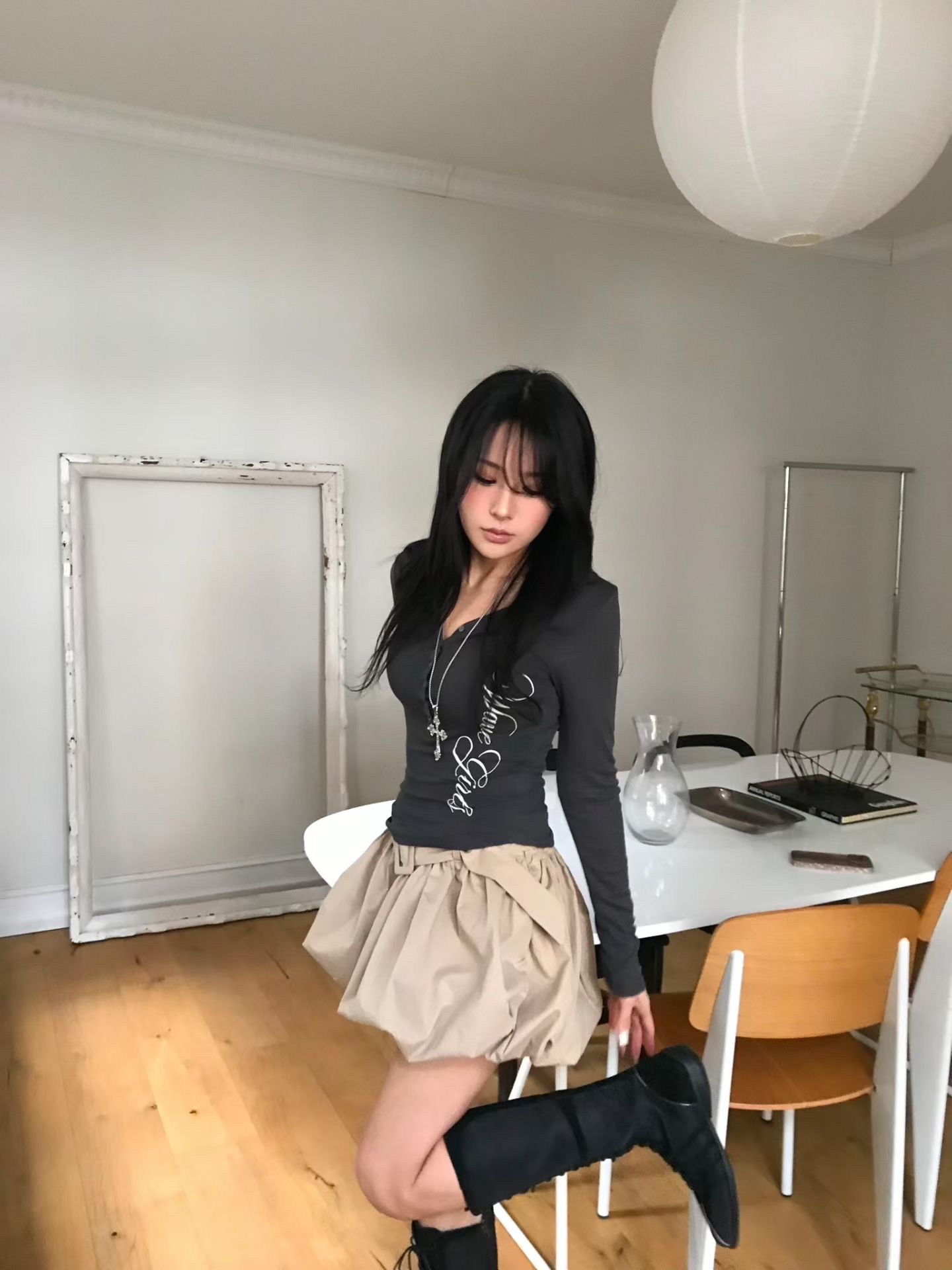 辣妹必備！韓國扣扭字母v領Top