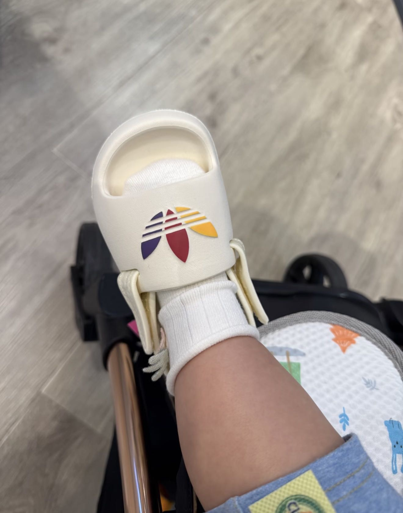 0713 AD 兩穿涼鞋