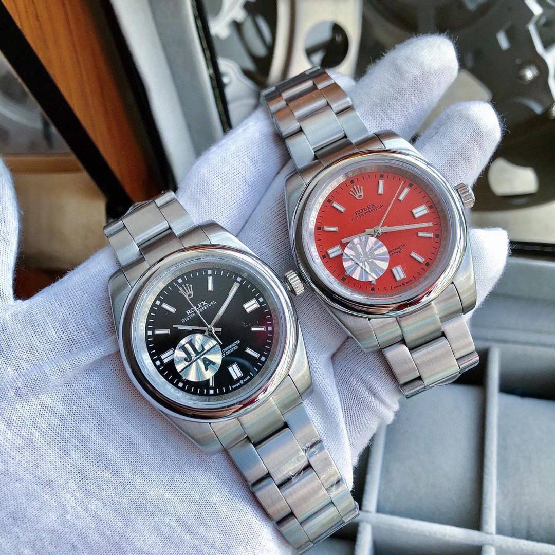 💎新一代蚝式恒动型，劳力士呈献新一代蚝式恒动型腕表,推出全新蚝式恒动型41,以及展现鲜艳色彩表盘的蚝式恒动型36表壳及表耳两侧折射出淡雅光泽,令蚝式表壳的优雅轮廓更突出,倍添魅力。表壳由蚝式钢铸造,直径分别为41毫米及36毫米,搭配圆拱形外圈。