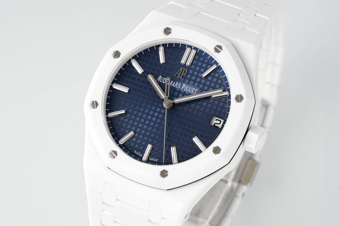 🚀新品爱彼15500全陶瓷款式全新到货，凭借陶瓷材质与cal.4302一体机复杂功能的结合，成为工艺与创新的典范，既延续了皇家橡树的经典美学，又突破传统材质限制，堪称现代高级制表的标杆之作