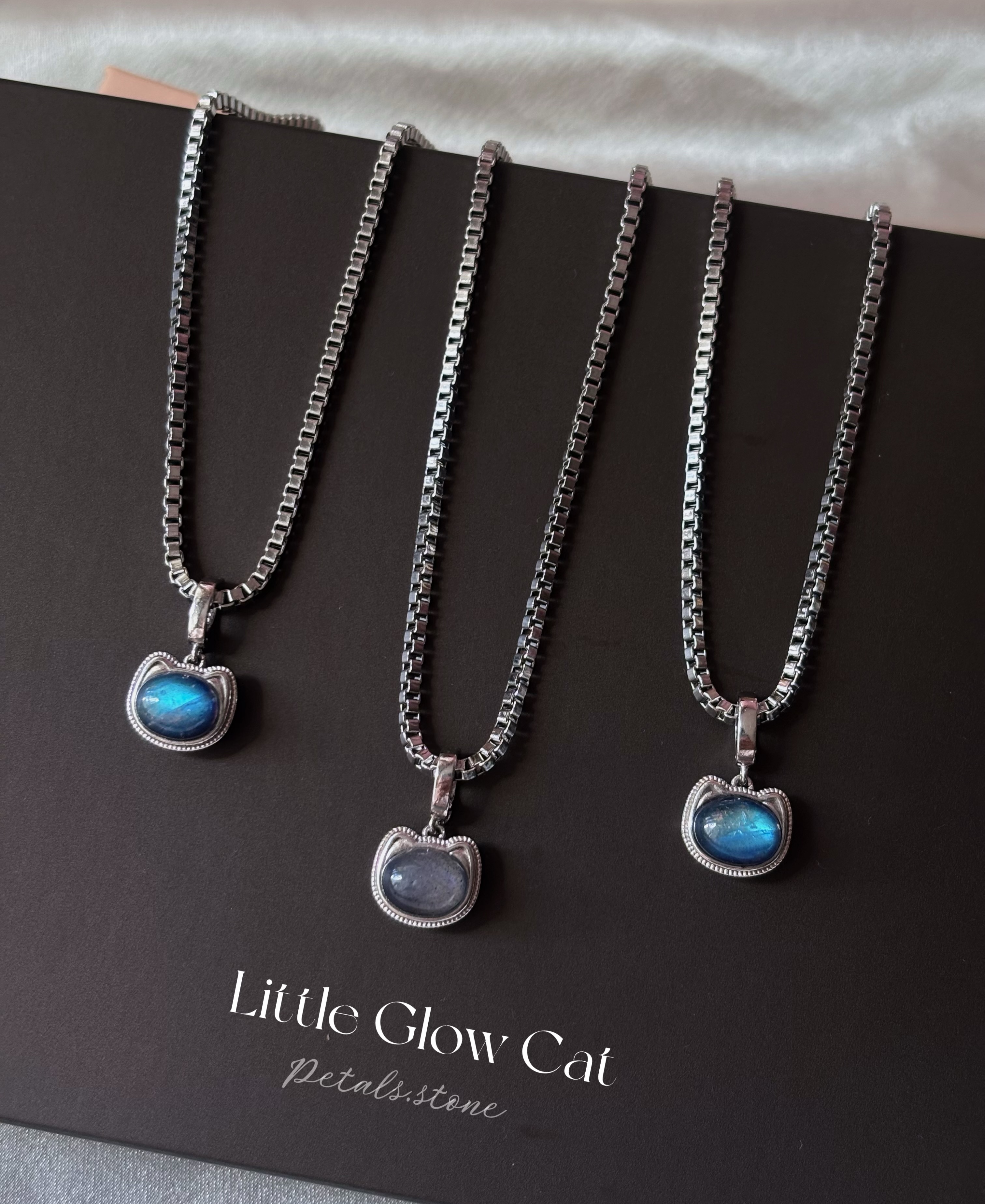 Little Glow Cat｜拉長石貓貓頸鏈💙