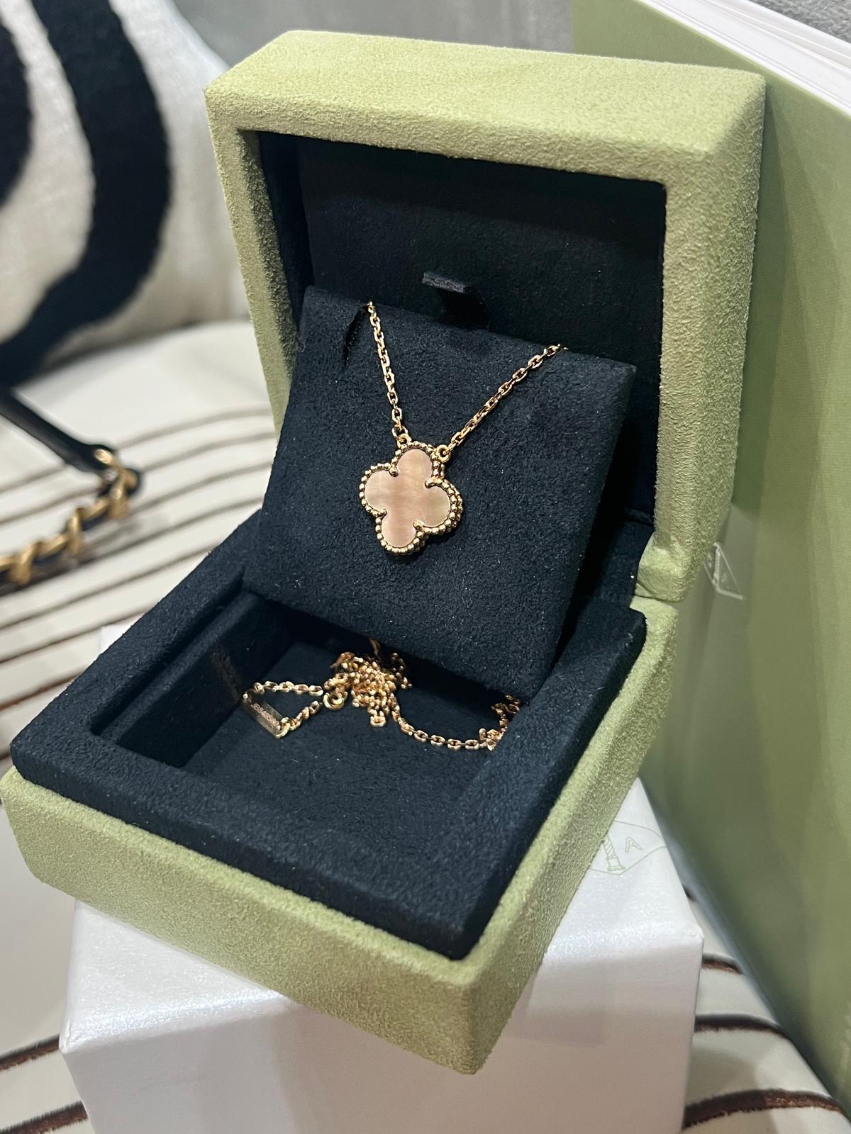 Van Cleef & Arpels Vintage Alhambra VCA 18K玫瑰金灰色珍珠母貝吊墜項鍊100%Authentic, 98% new ✅收據 ✅ 証書2020 ✅ 盒子