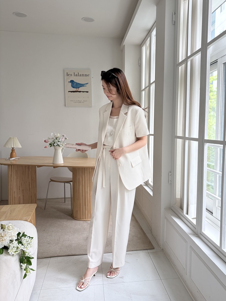 Aveline Relaxed Fit Blazer (Ivory)