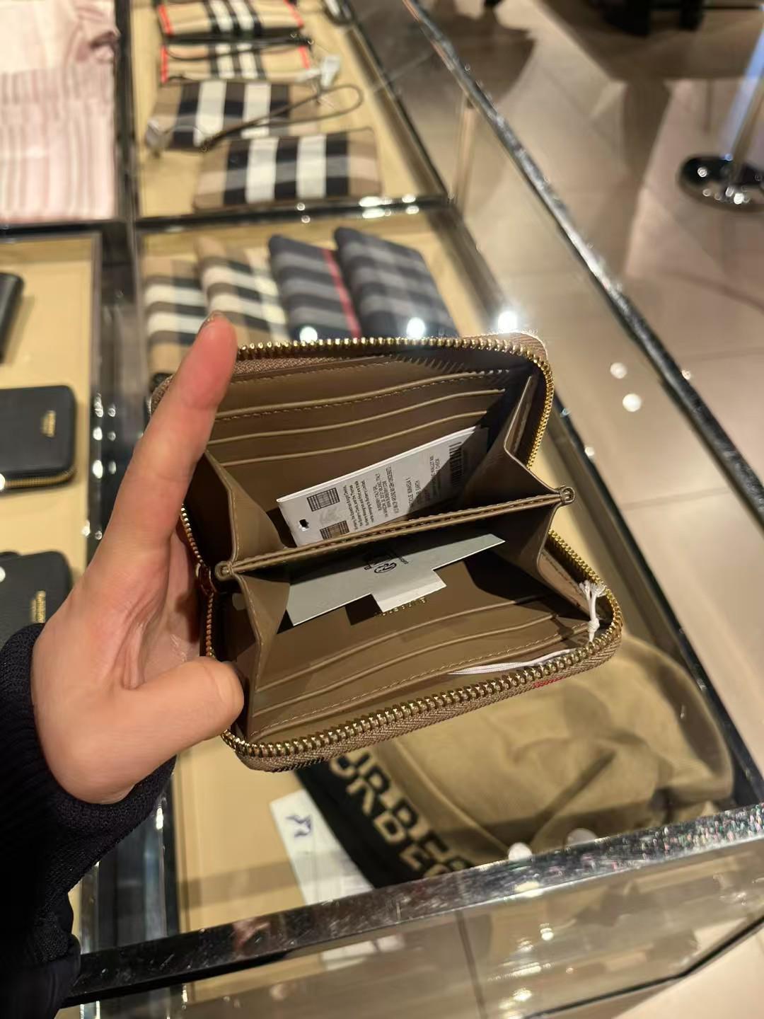 預購 Burberry🌈🌈折扣款 拉鏈卡包 Sale