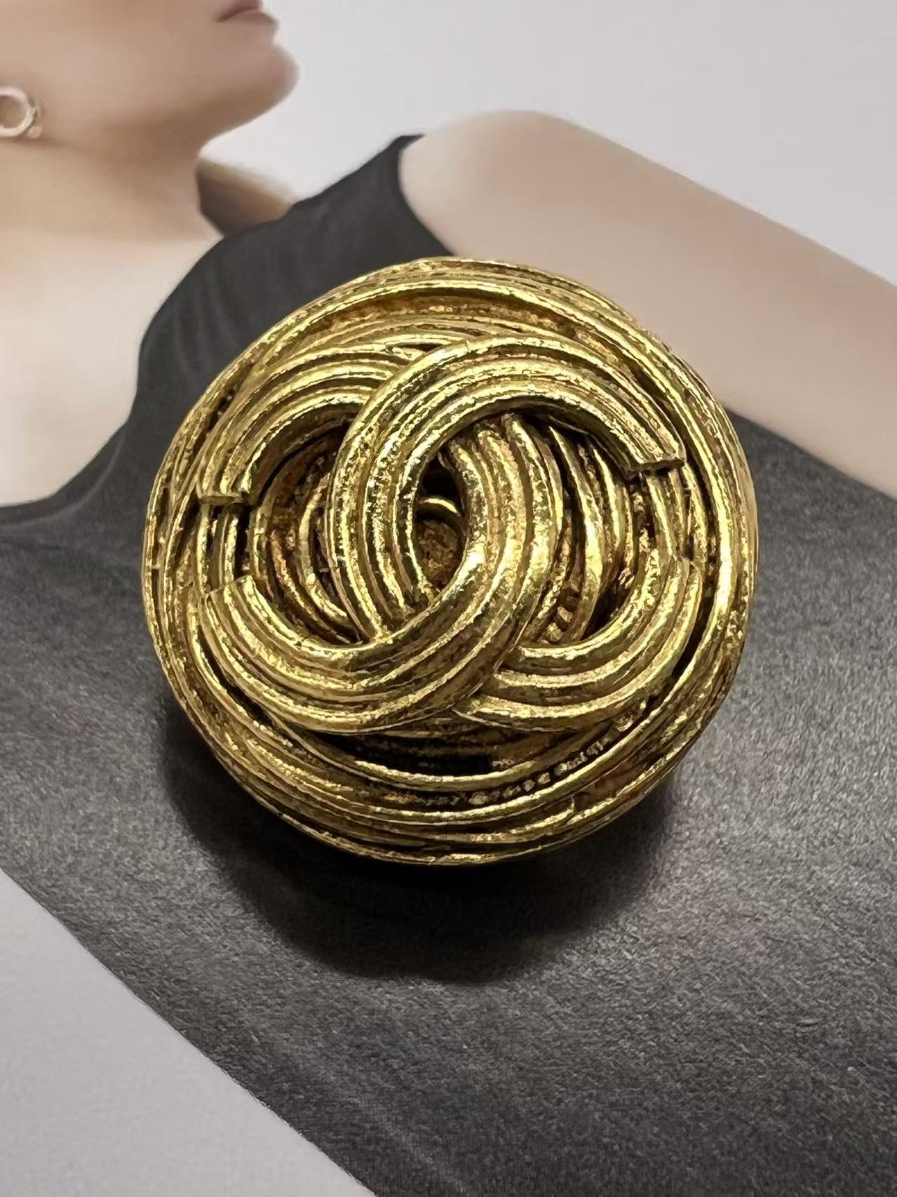 Chanel 復古經典Logo金色耳飾