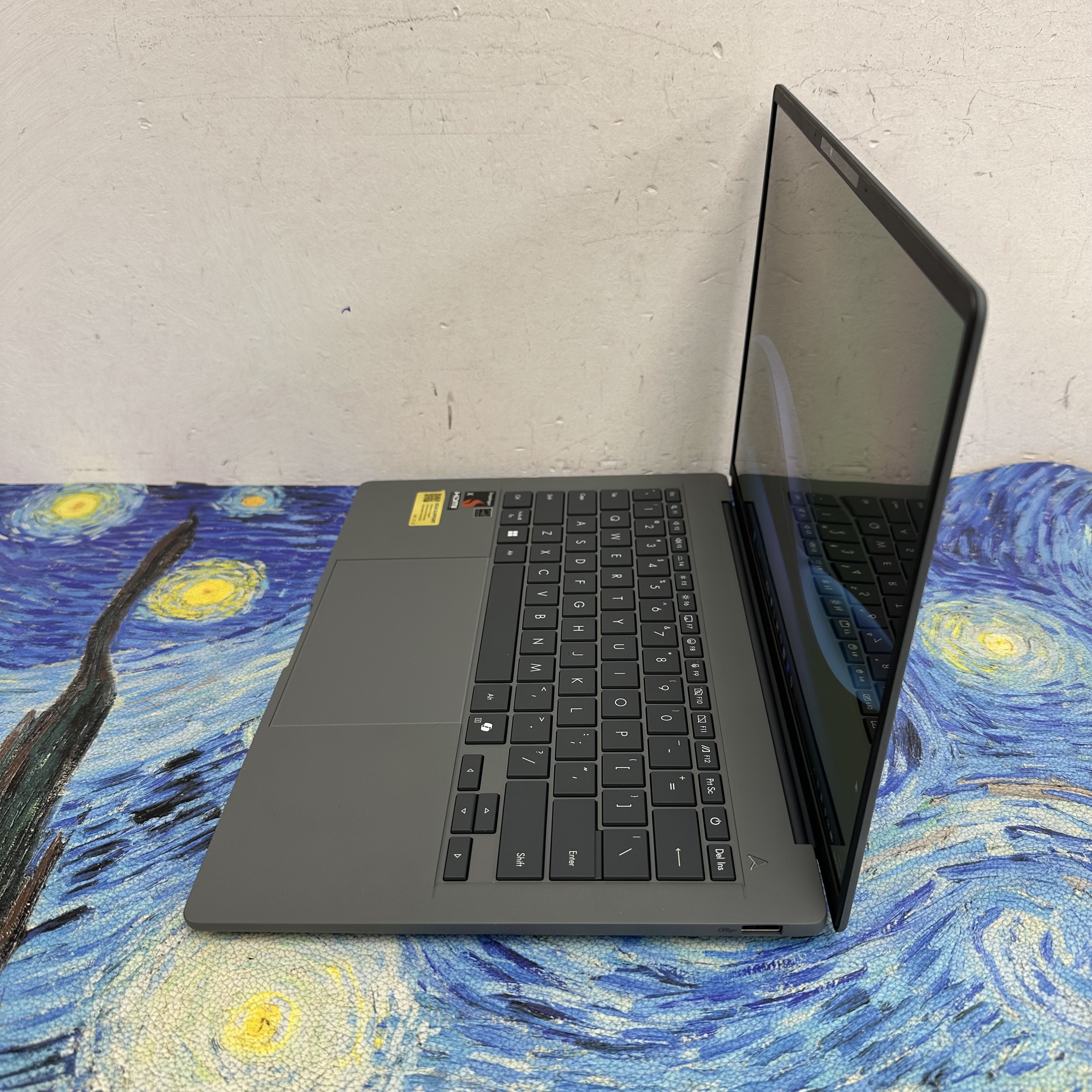 #6083 重量980克 Asus Zenbook A14 14寸2.8K OLED 120Hz Mon Snapdragon CPU/32GB Ram/1TB SSD /Laptop / Notebook / Tablet / YouTube / Netflix / Win11/ Office / Work / PC