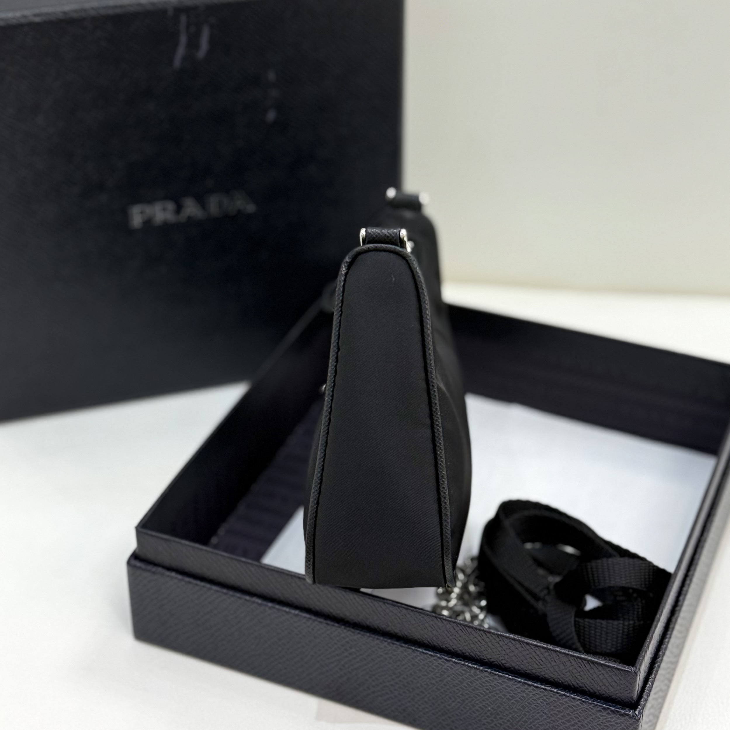 【預訂貨品】 Full set Prada黑色mini hobo