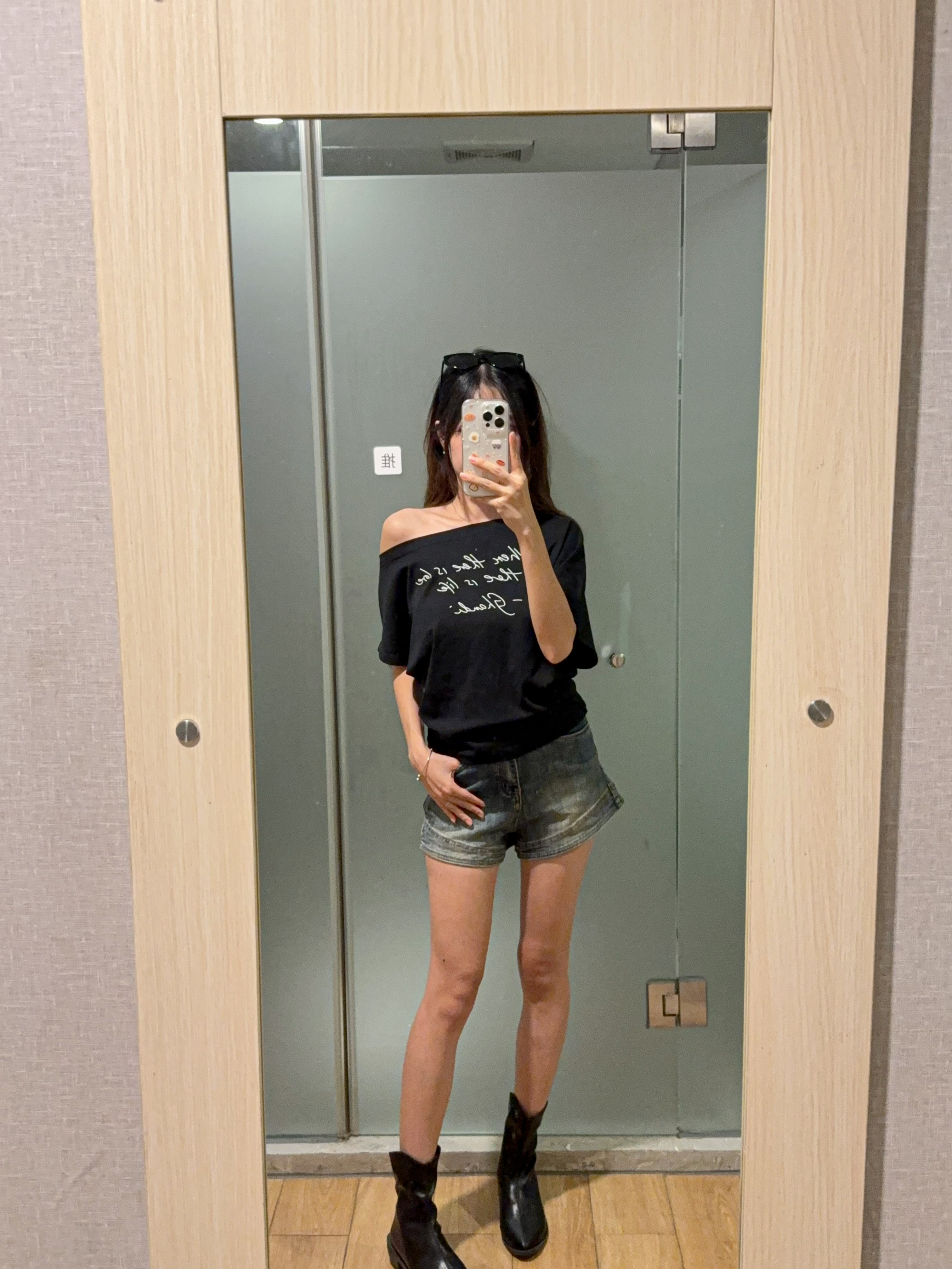 韩版慵懒风字母斜肩上衣R2980