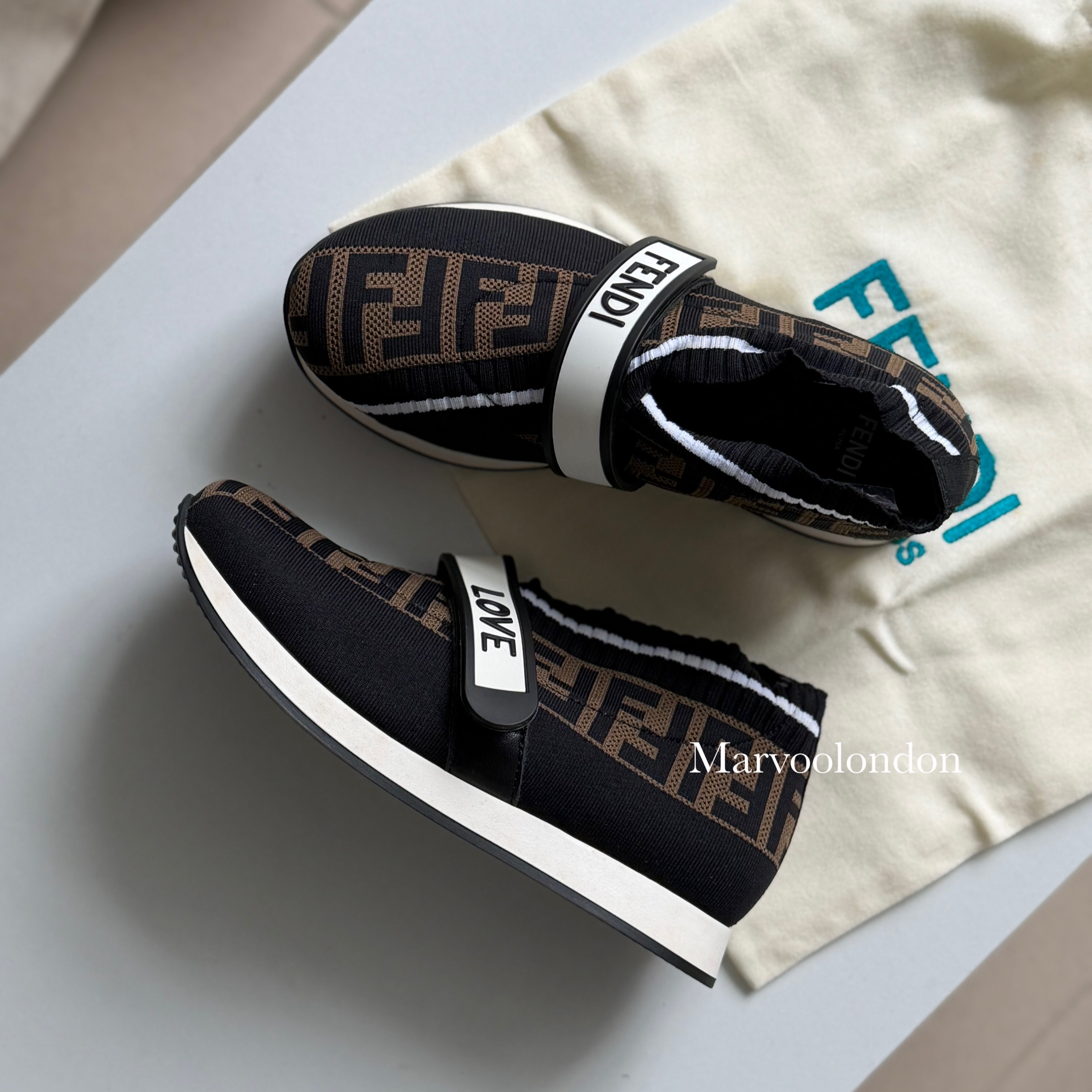 走盒清貨價⚠️Fendi 童裝Sneaker 大人可着 超輕身上腳不累喔  Size 35 only ! 小碼腳快來 *有塵袋，塵袋上輕微黃點，不影響穿着*