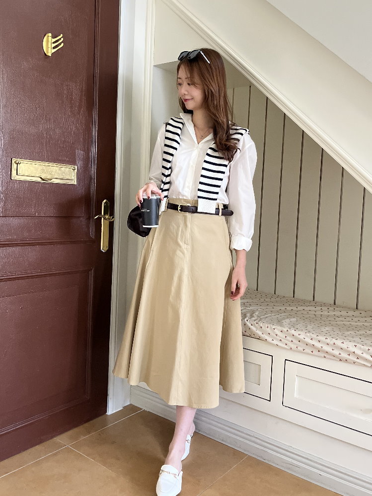 The Signature Flare Skirt (Beige)