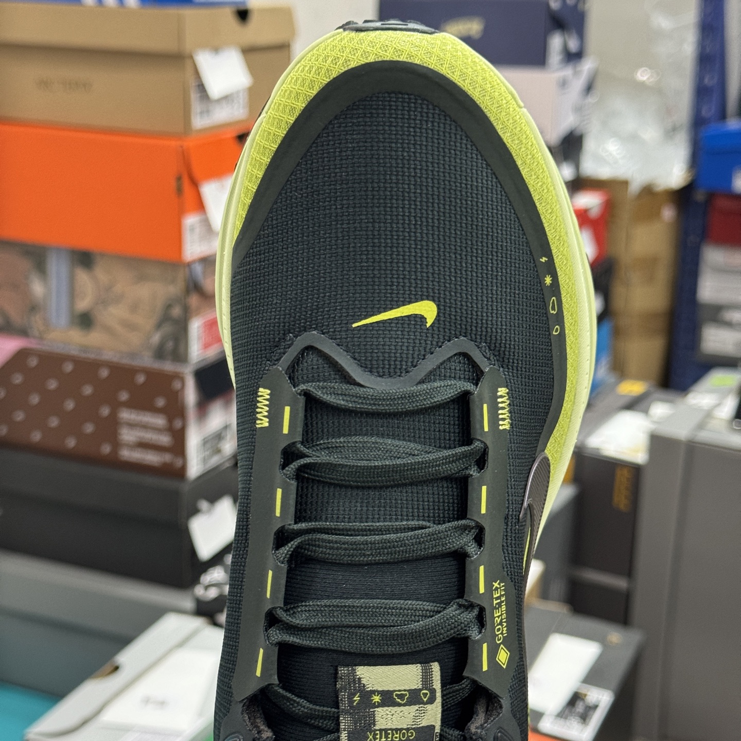 Nike Vomero 18 GORE-TEX HQ7002-300 