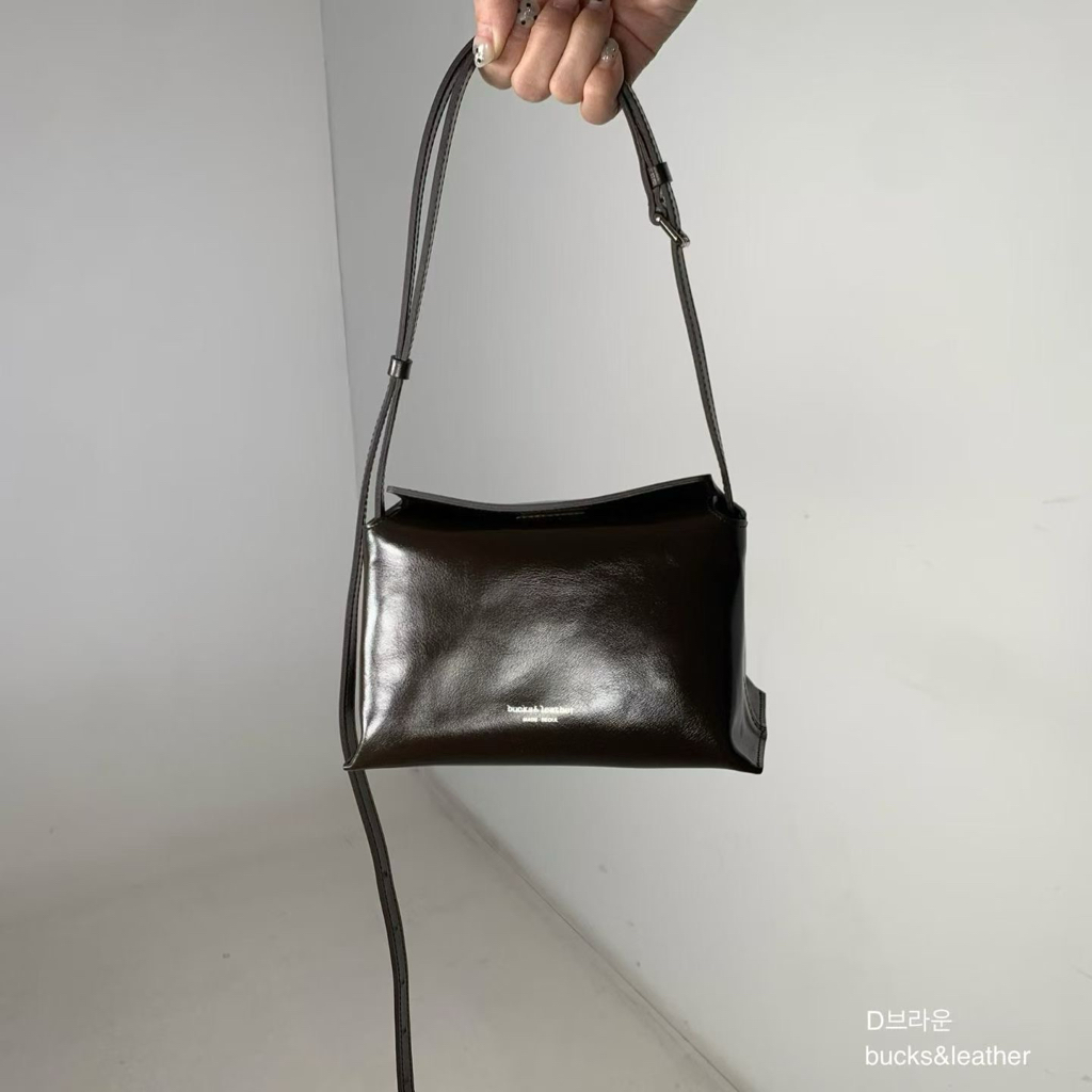 【26SS新皮】預訂_牛皮亮面 Bread bag 磁吸枕頭包 (Mini) By Bucks & leather