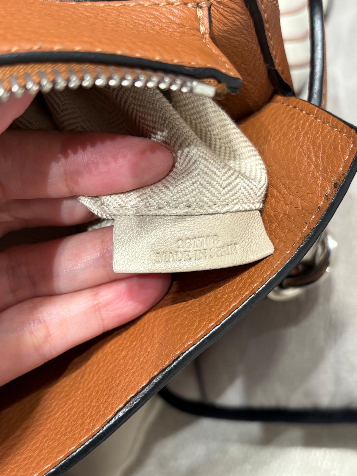 Loewe Puzzle Medium Tan 100%Authentic, 95%New ✅Dust bag
