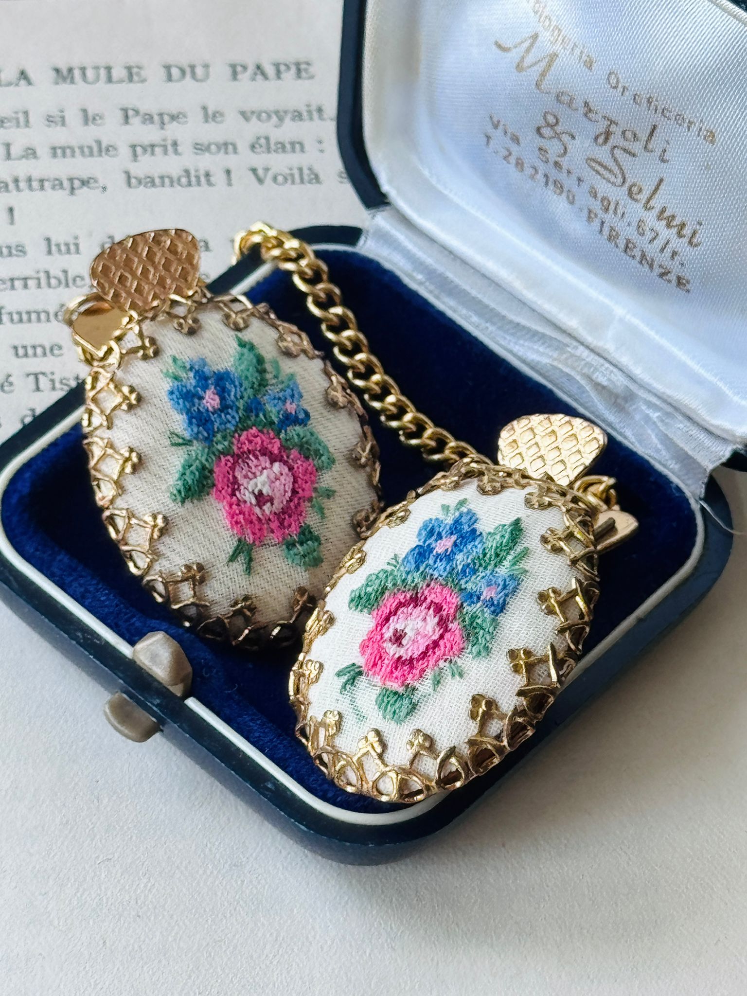 Rare! C.a.1960s Petit Needlepoint Pink Rose Sweater Clips (MT2592)