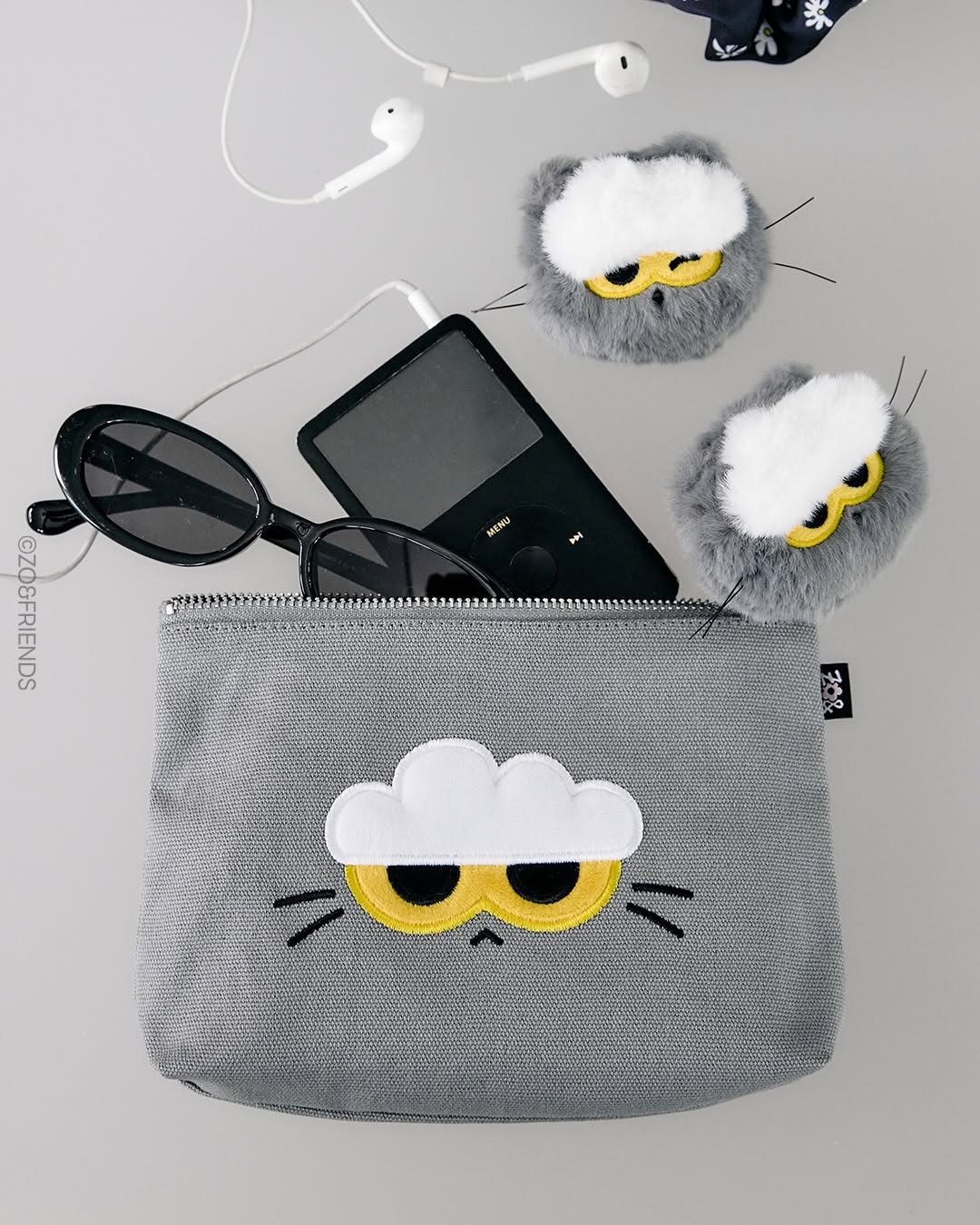 G-DRAGON - ZO & Friends Zoa signature & crown limited