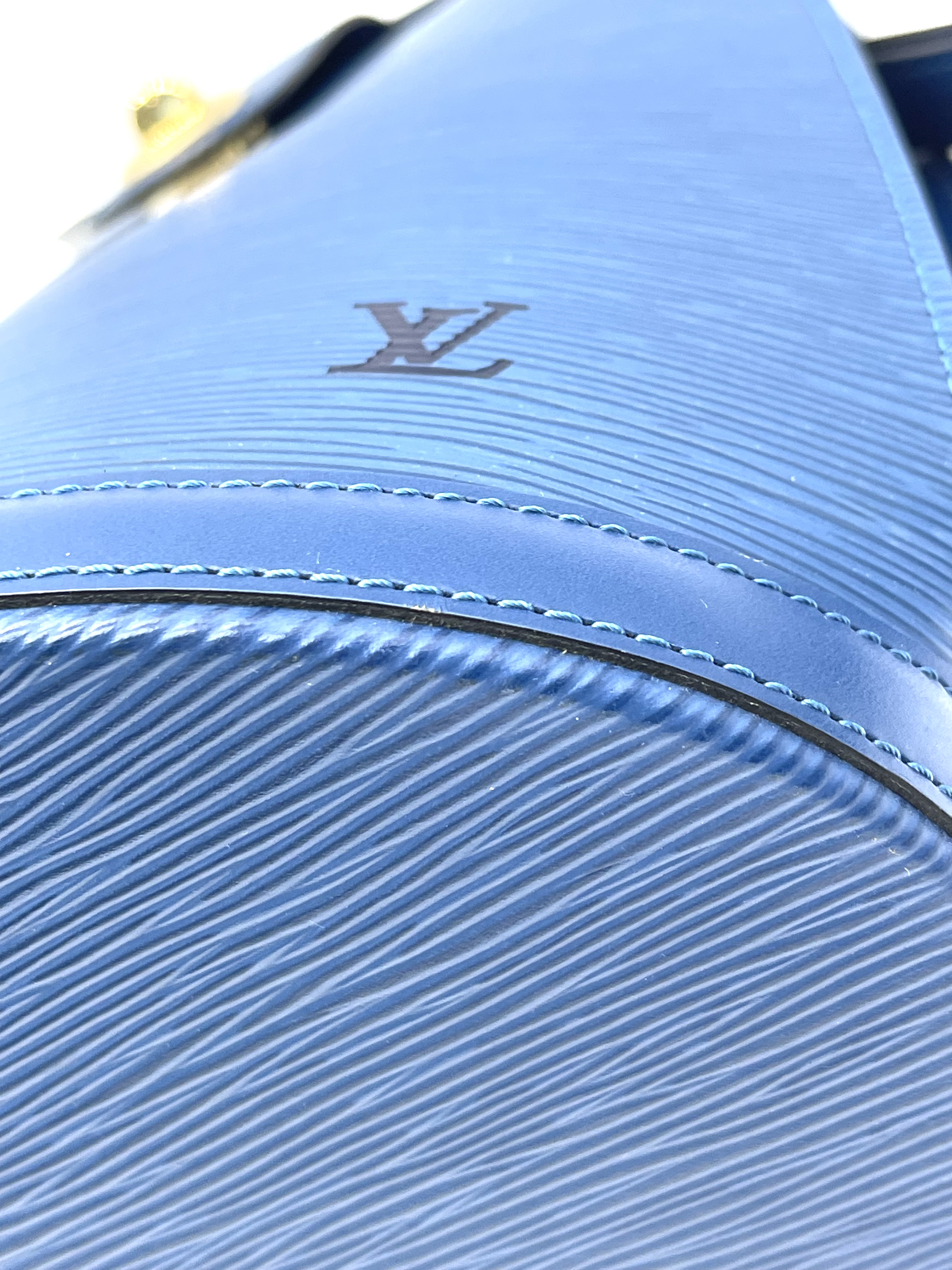 Pre-Owned LV Bucket Navy / Product Code: 26042603